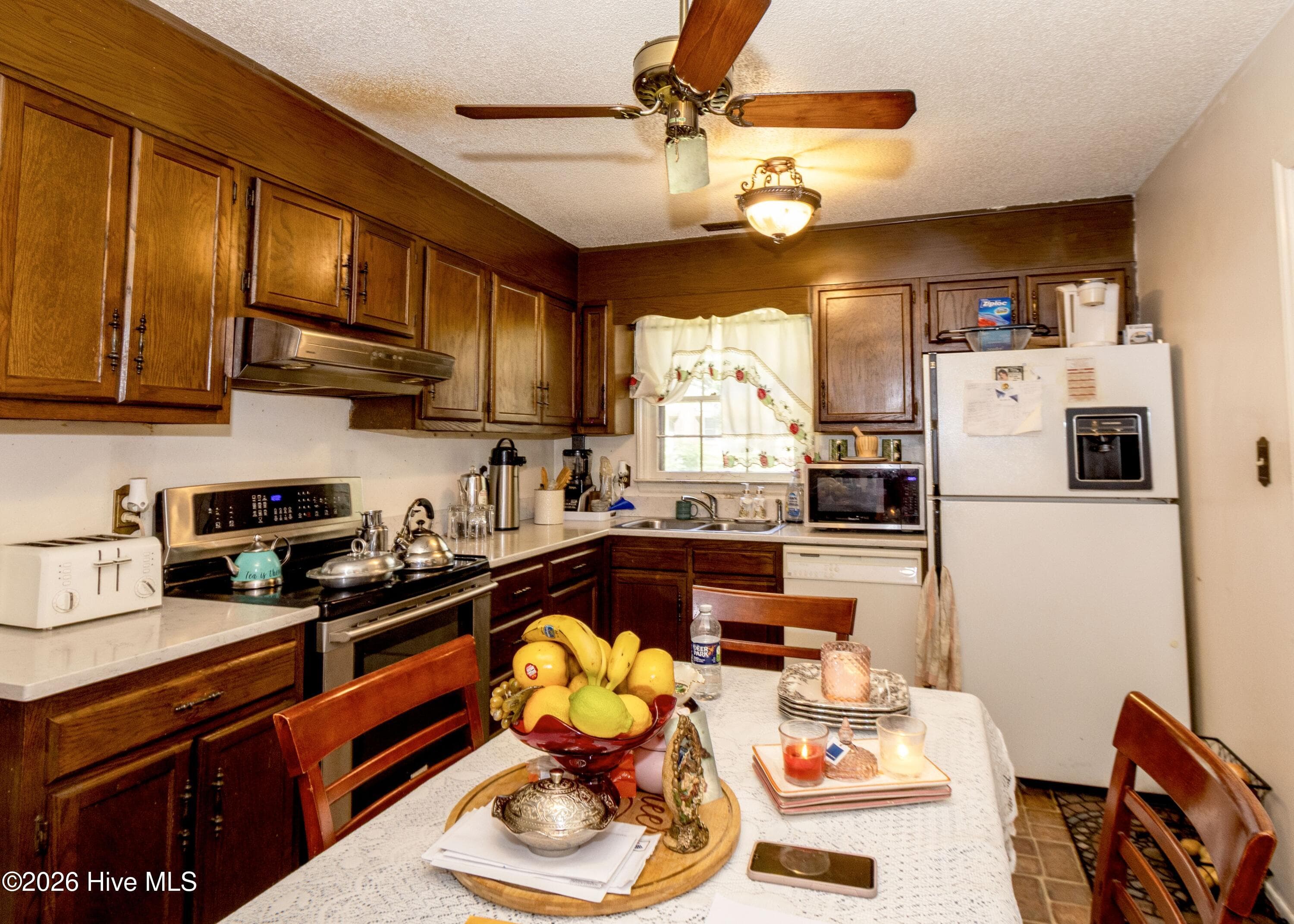 Single Family Residence at 207 E Willowood Lane, Jacksonville, NC 28546, photo 3 of 11