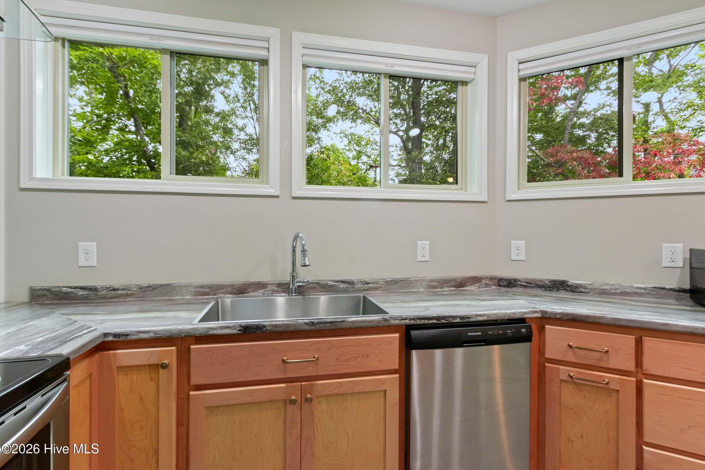 Single Family Residence at 315 Peachtree Mountain Estates Road, Murphy, NC 28906, photo 19 of 51
