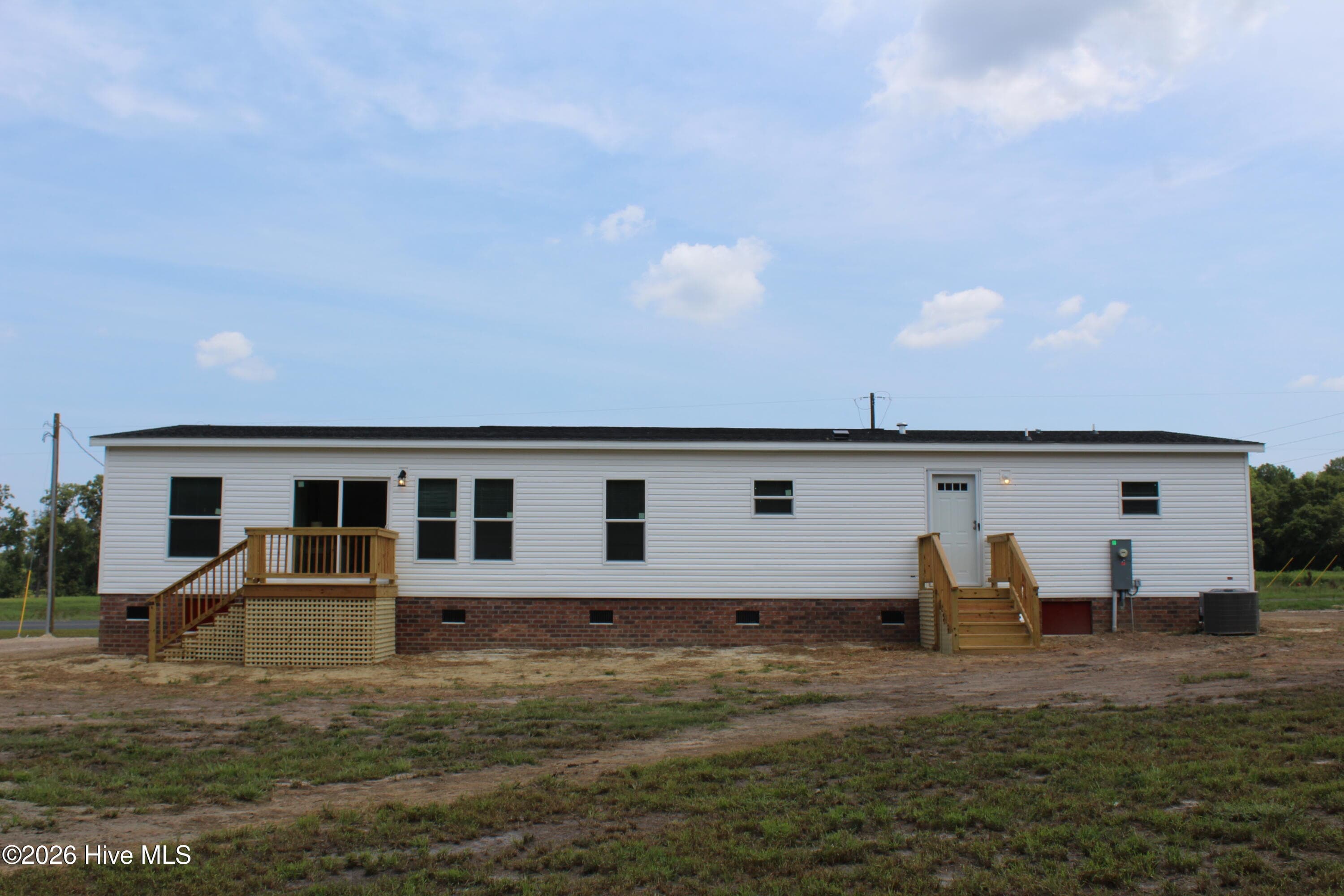 Manufactured Home at 950 Blind Bridge Road, Magnolia, NC 28453, photo 2 of 32
