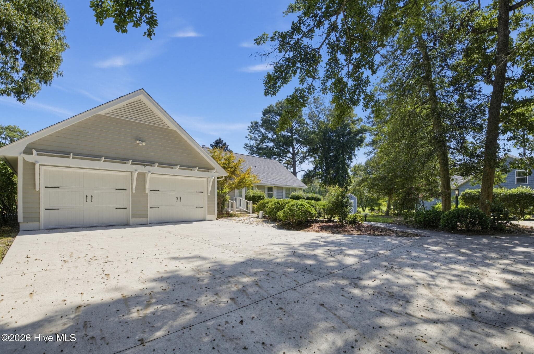 Single Family Residence at 711 N Green Tee Road, Hampstead, NC 28443, photo 3 of 21