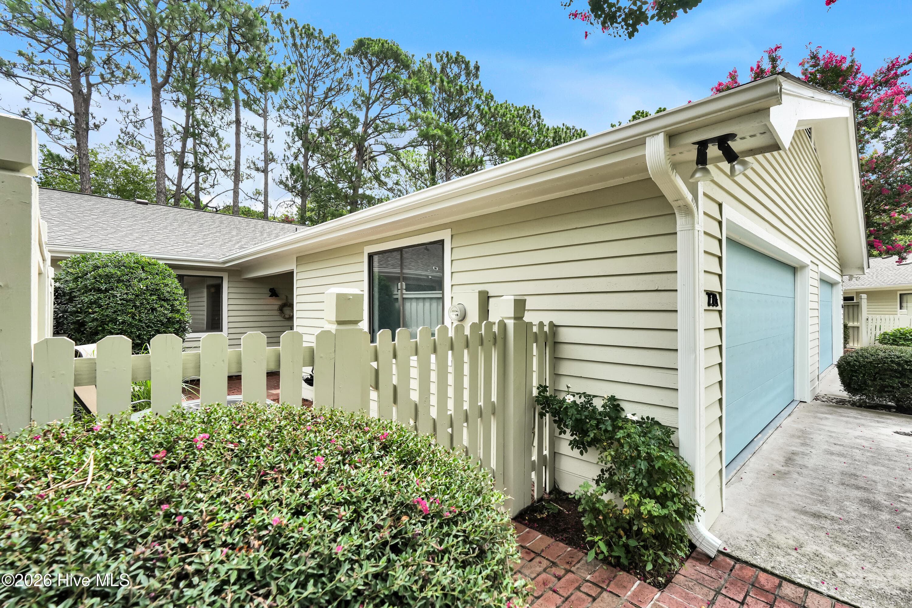 Townhouse at 221 Inland Greens Circle, Wilmington, NC 28405, photo 3 of 44