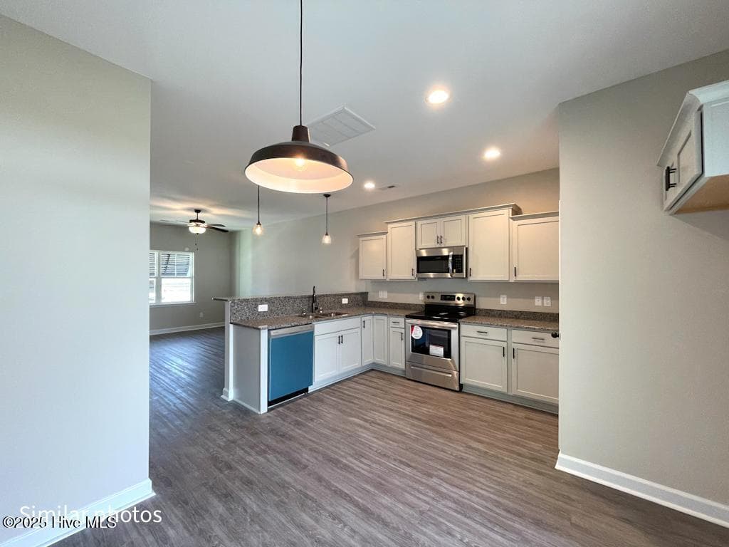 Townhouse at 715 Cross Bridge Way, Sneads Ferry, NC 28460, photo 3 of 10