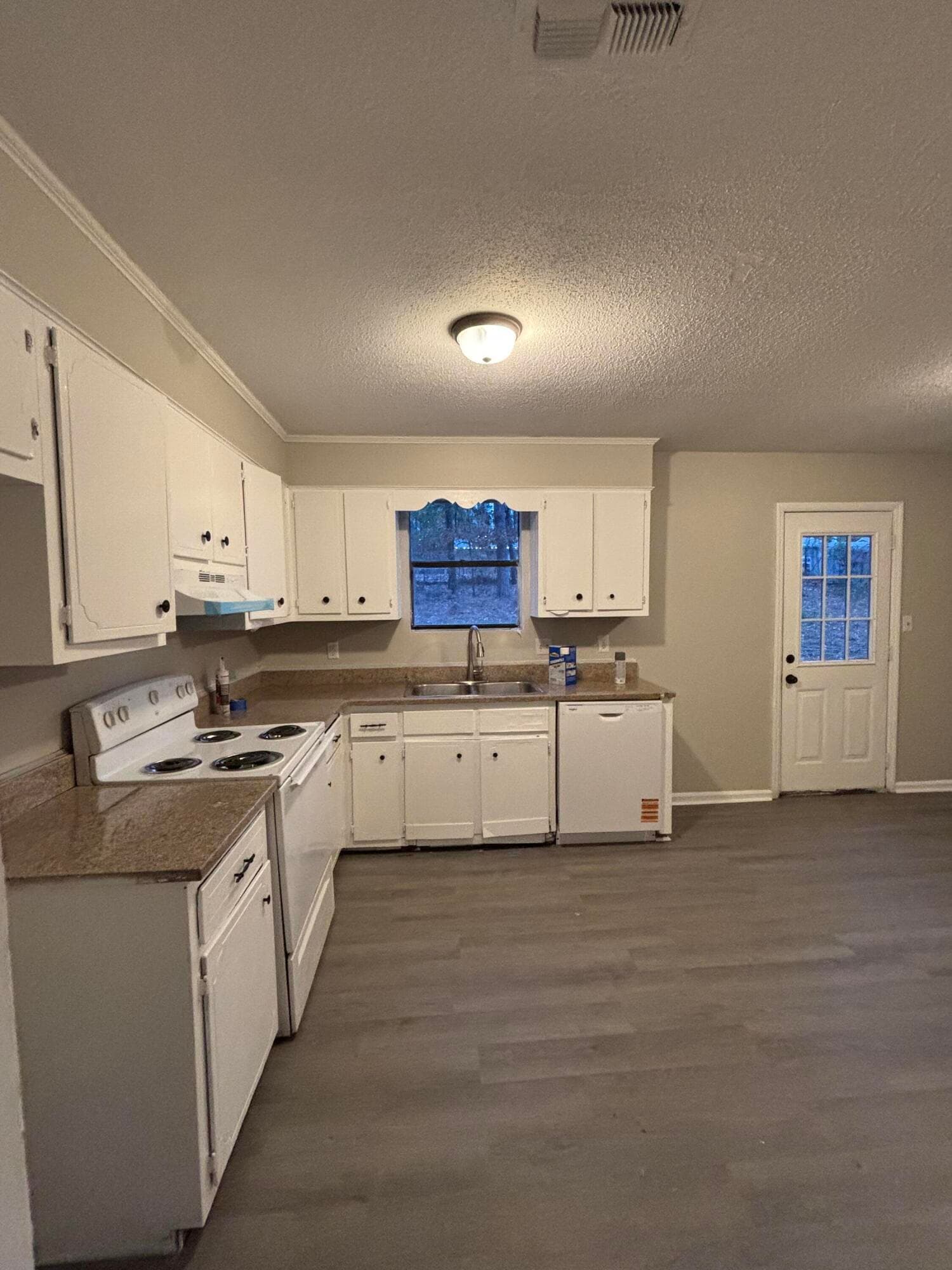 Single Family Residence at 2408 Friar Lane, Augusta, GA 30906, photo 11 of 12