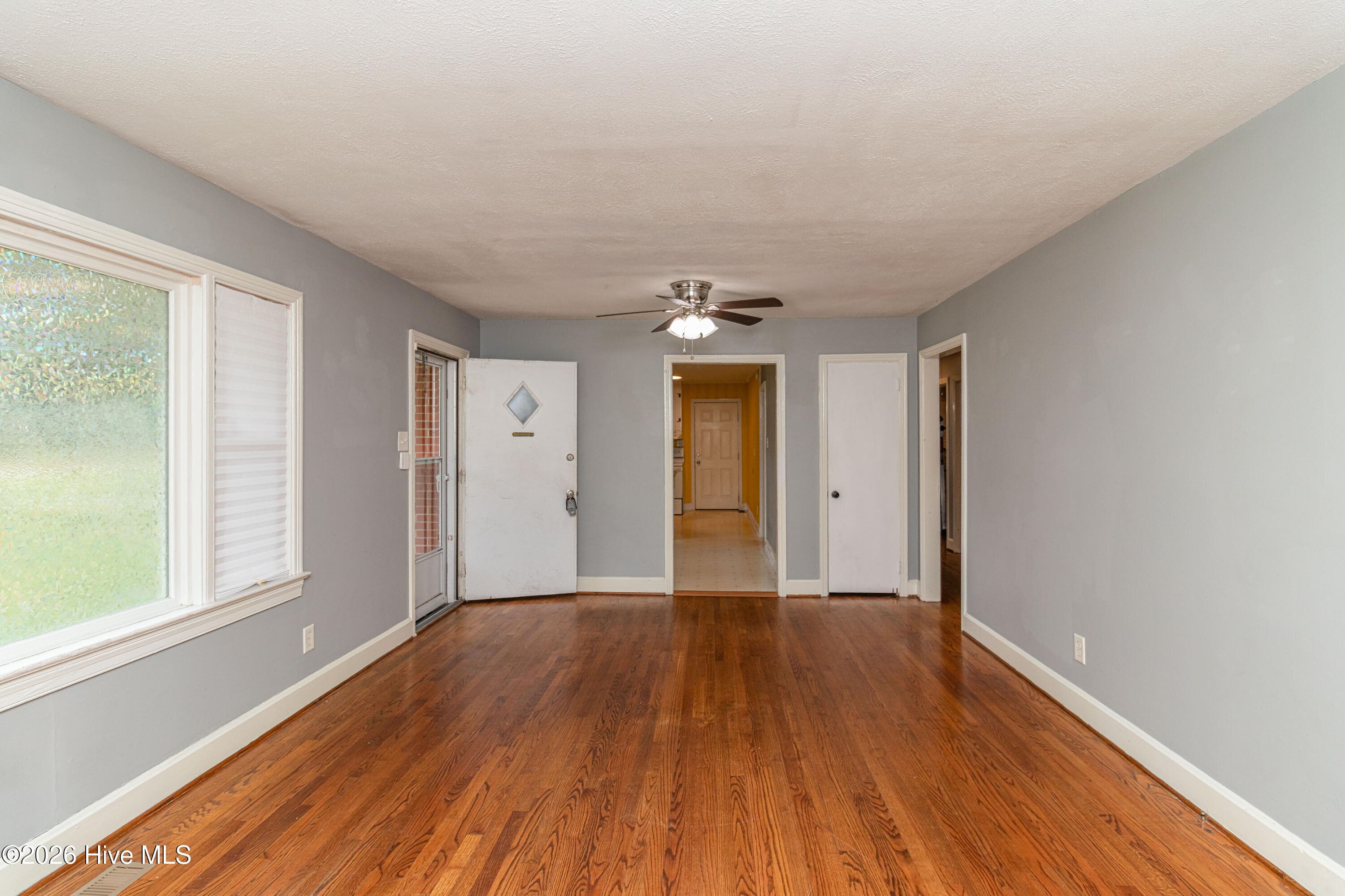Single Family Residence at 113 Lake Avenue, Dudley, NC 28333, photo 4 of 11