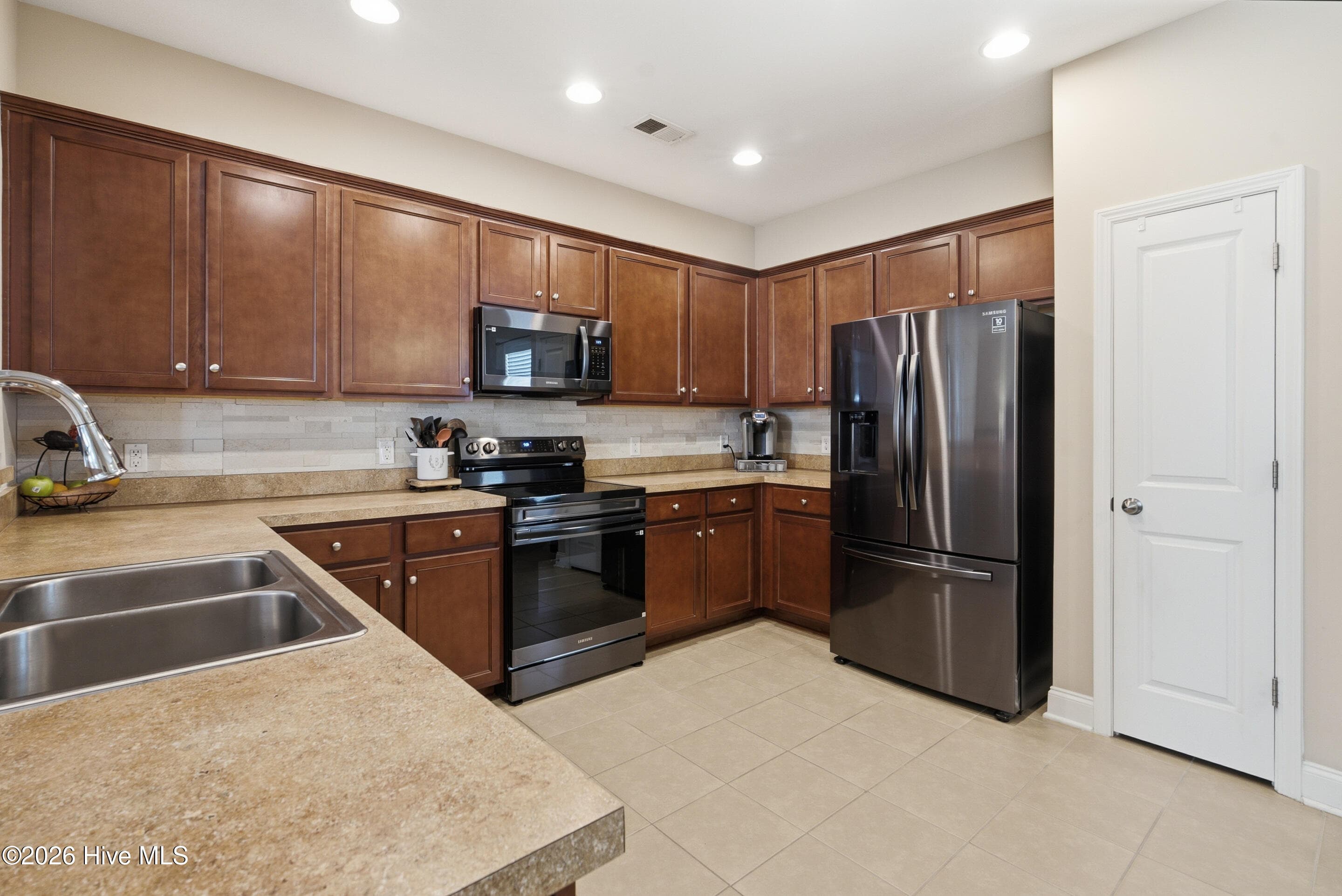 Single Family Residence at 5224 Shipmast Way, Southport, NC 28461, photo 14 of 41