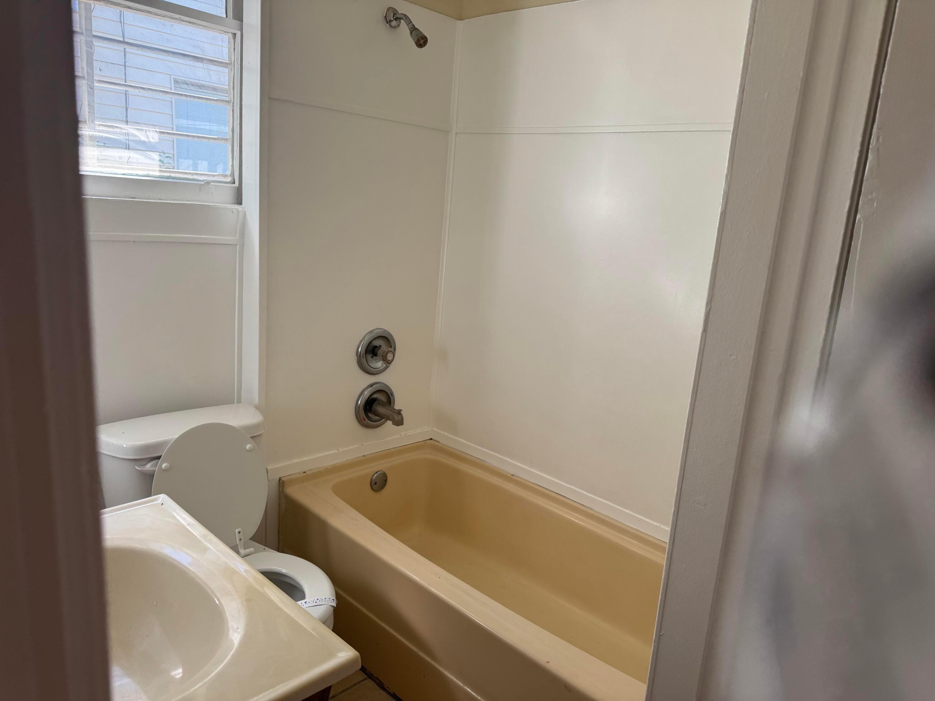 Bath, 704 Crawford - 702 Crawford Avenue, Augusta, GA 30904