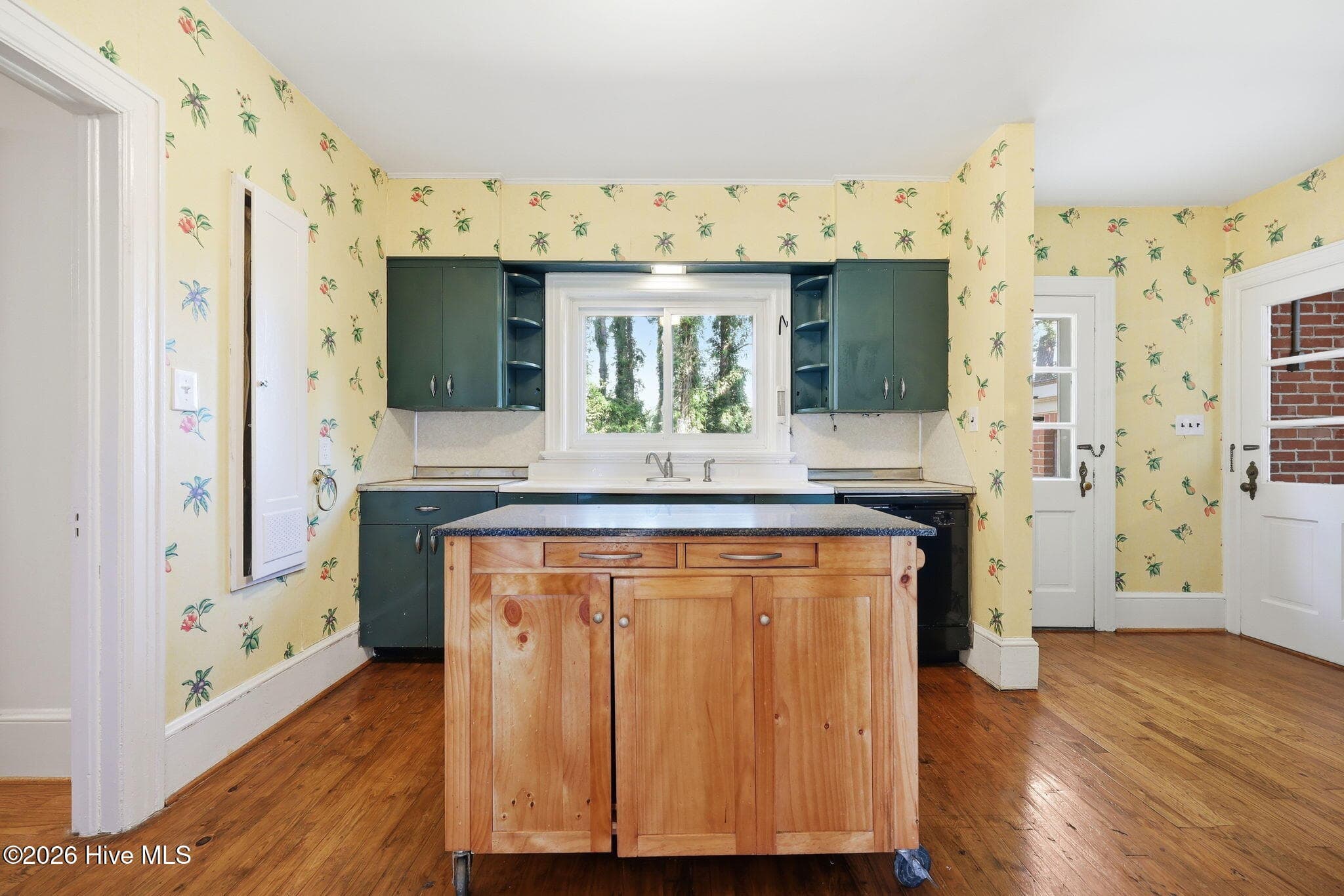 Single Family Residence at 1108 Summit Avenue, Washington, NC 27889, photo 14 of 49