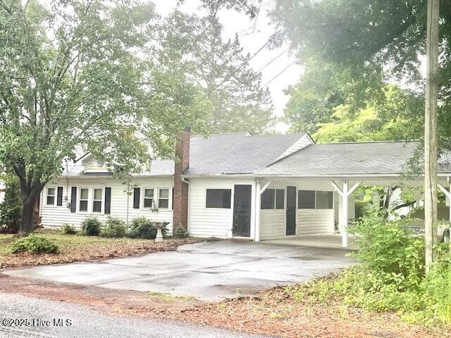 Single Family Residence at 302 Lower Street, Elizabethtown, NC 28337, photo 3 of 12