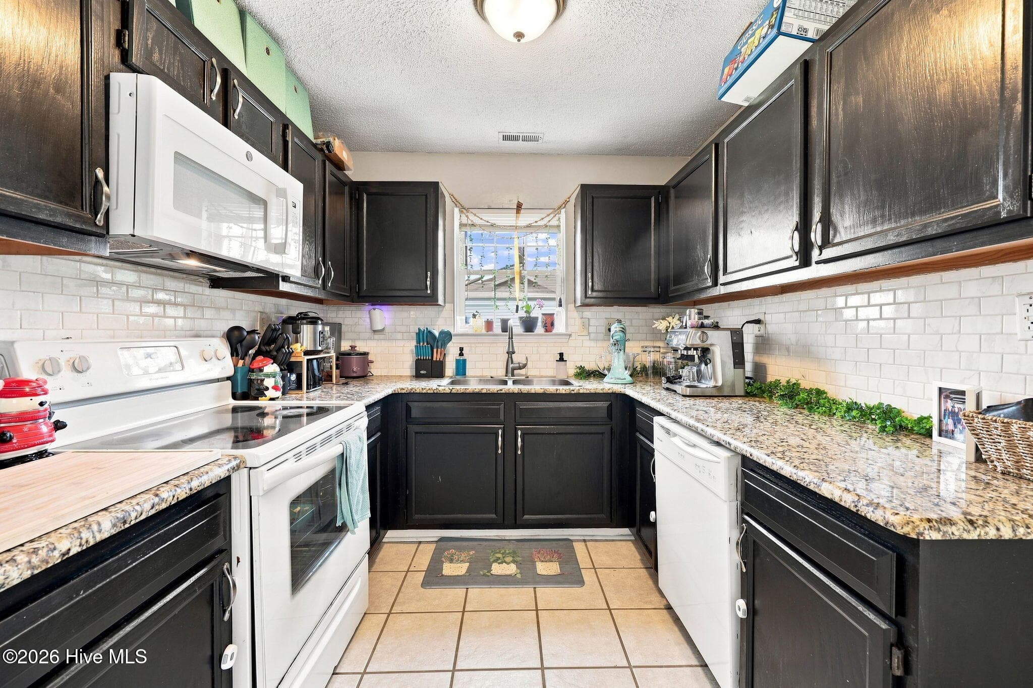 Single Family Residence at 1020 Furia Drive, Jacksonville, NC 28540, photo 10 of 46