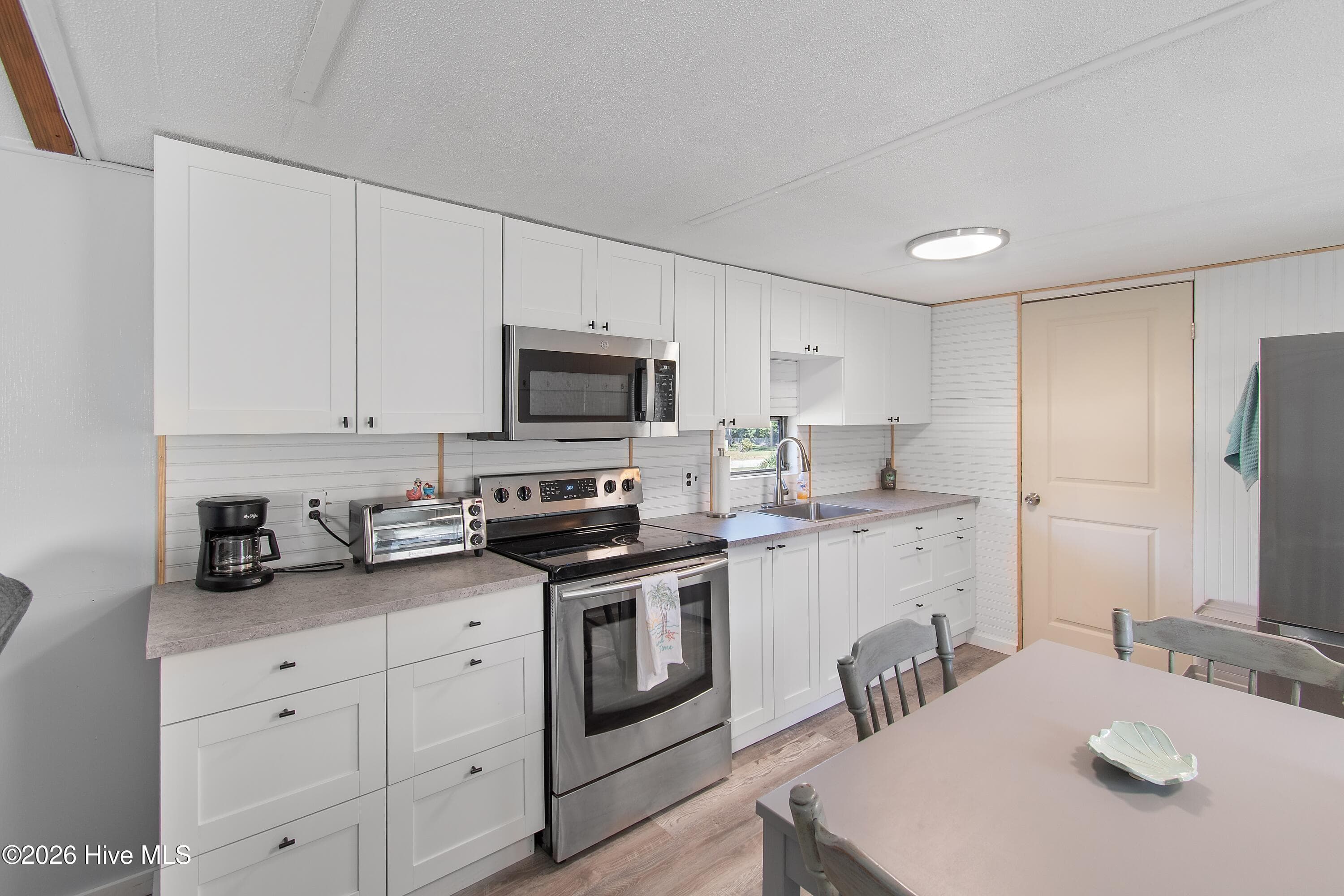 Manufactured Home at 1471 Pine Tree Circle SW, Supply, NC 28462, photo 9 of 23