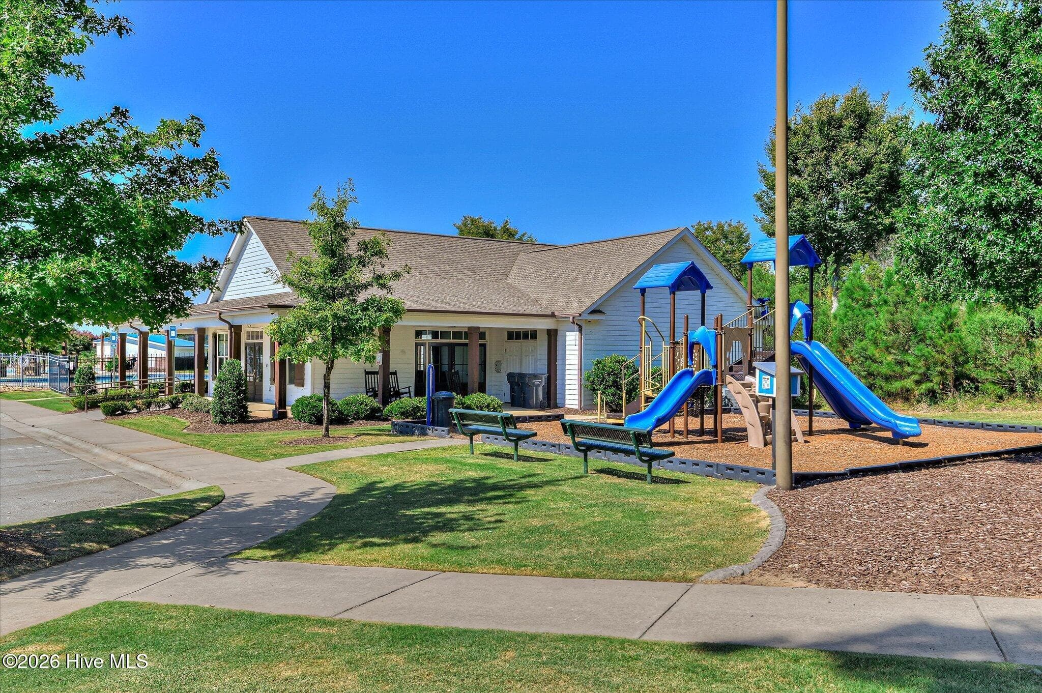 CRAWFORD CREEK COMMUNITY CLUBHOUSE and POOL to LEFT - 552 Oconee Circle, Evans, GA 30809