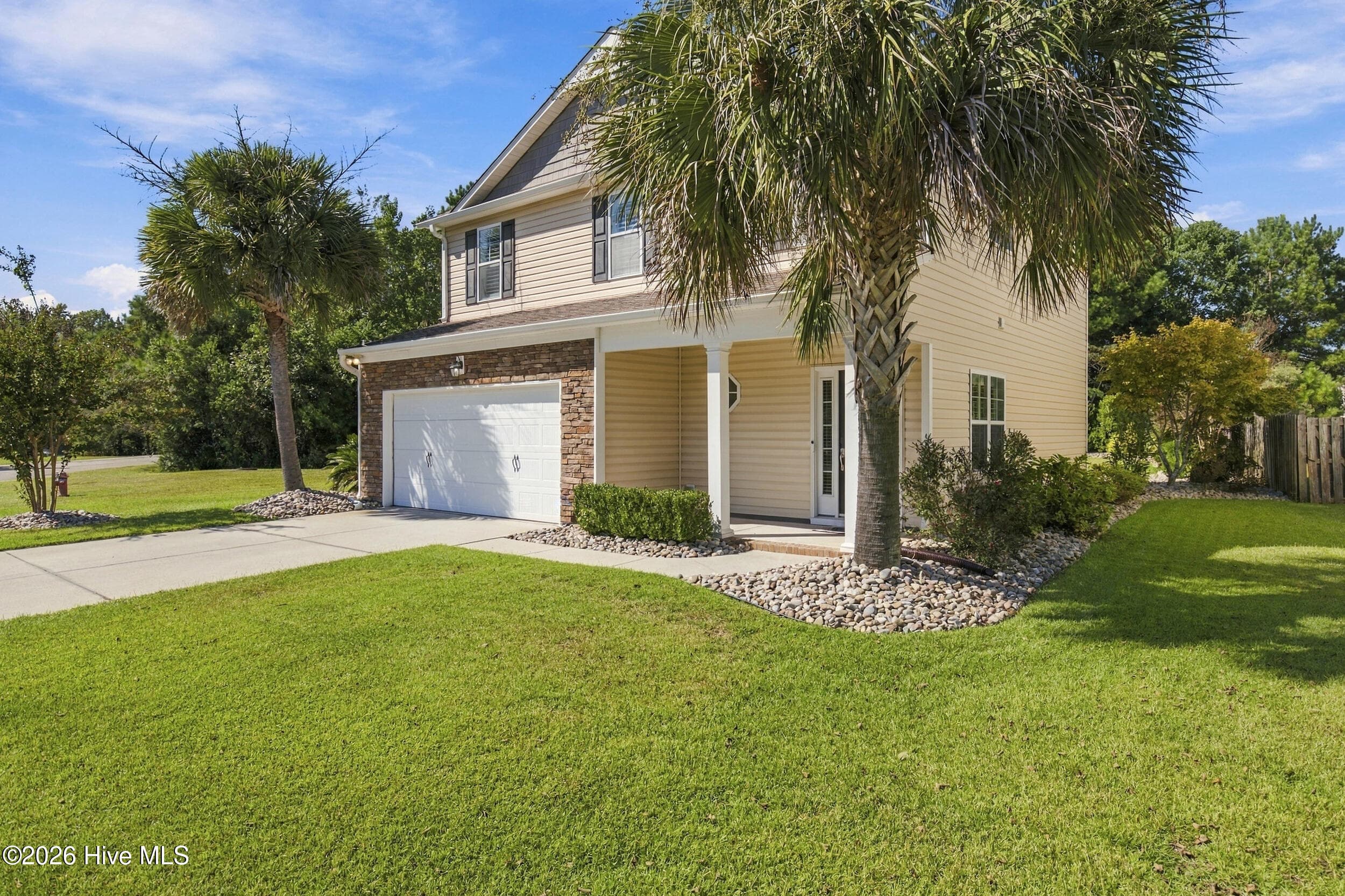 Single Family Residence at 1570 Stones Edge Loop, Wilmington, NC 28405, photo 4 of 64