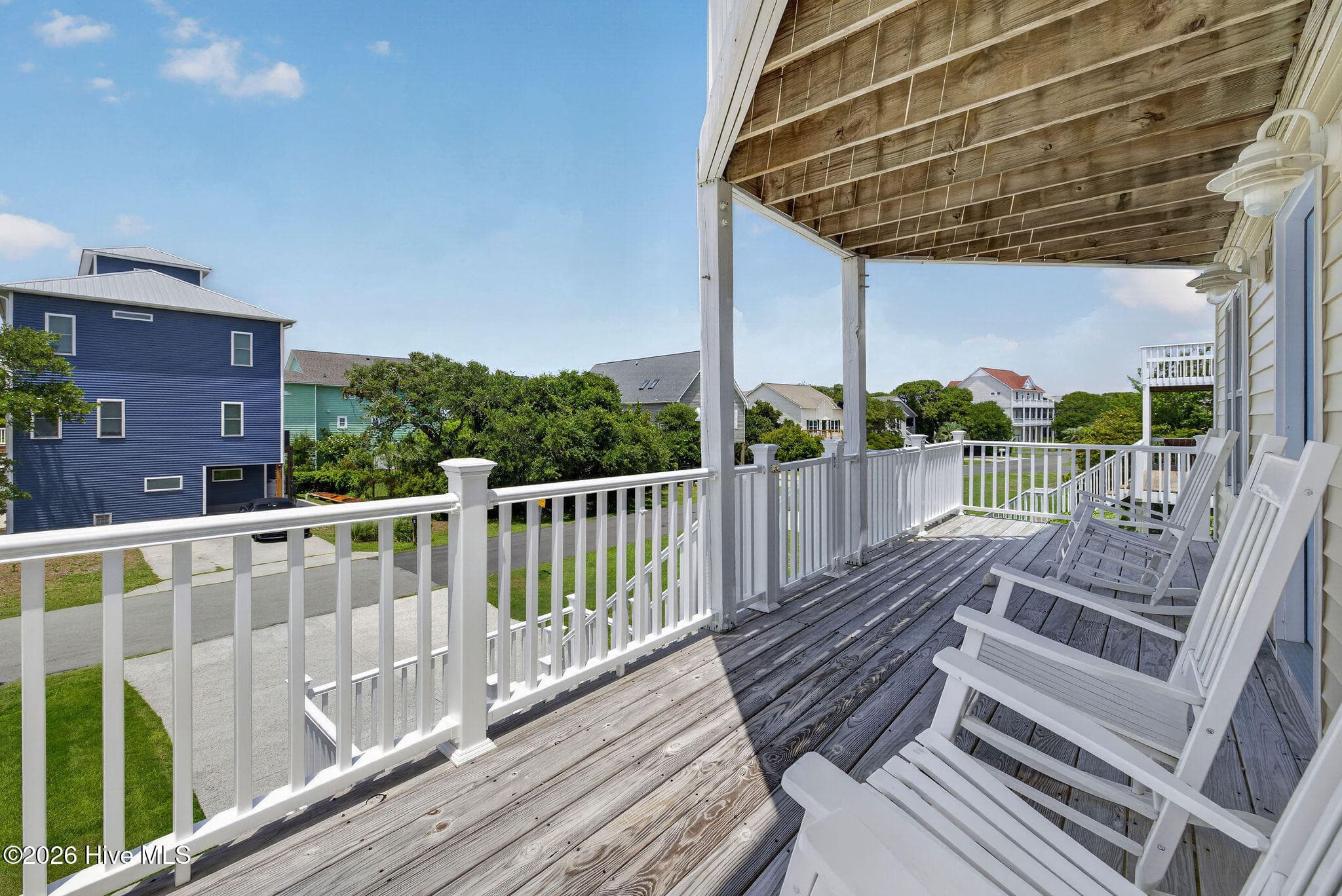 Single Family Residence at 21 S Oak Drive, Surf City, NC 28445, photo 8 of 46