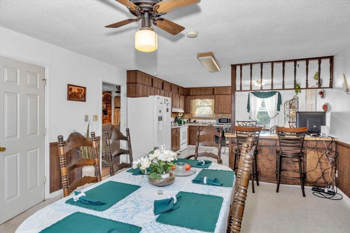 dining room - 7025 Rance Perry Road, Appling, GA 30802