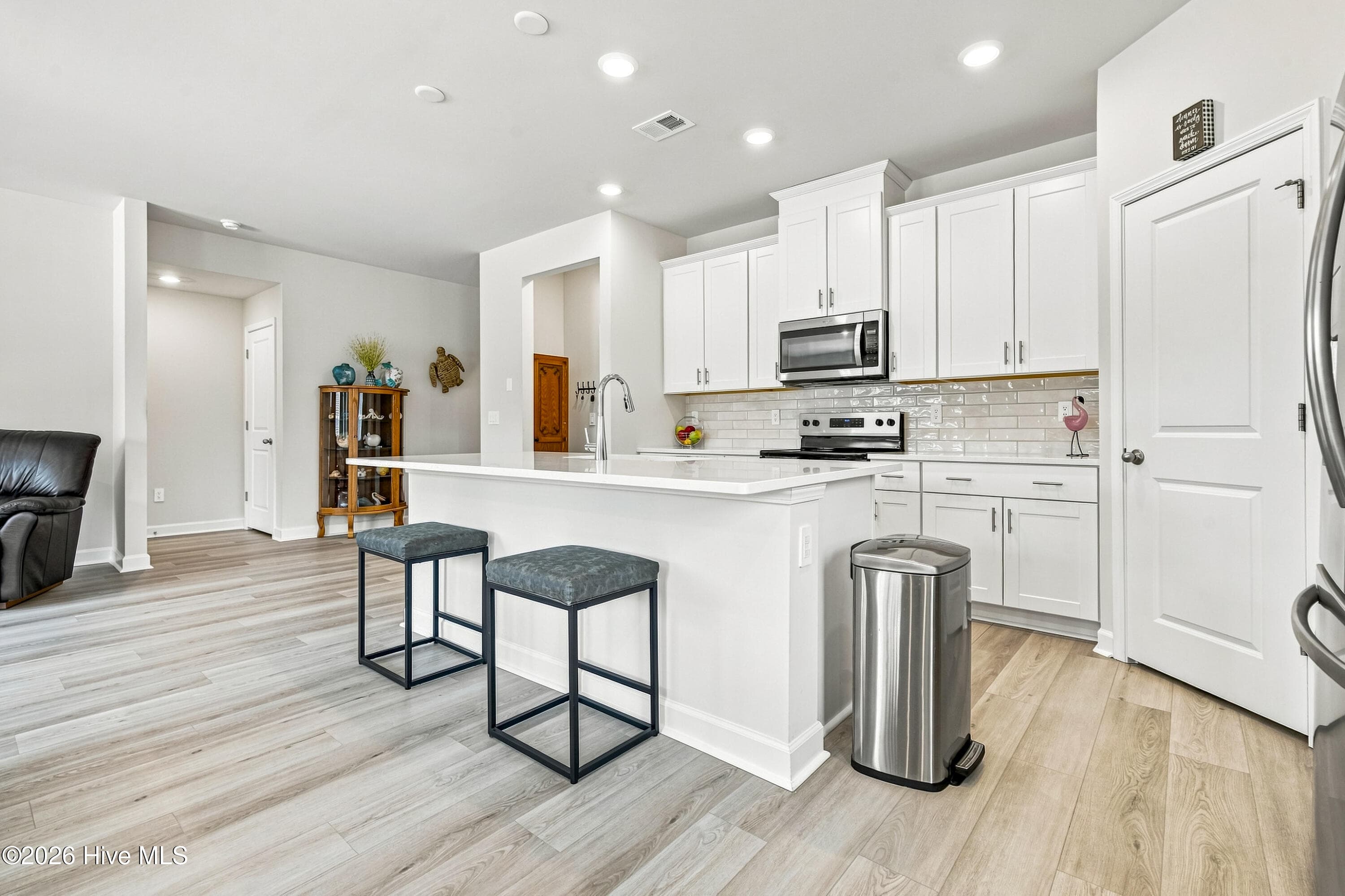 Single Family Residence at 605 Blackthorne Circle NW, Calabash, NC 28467, photo 6 of 53