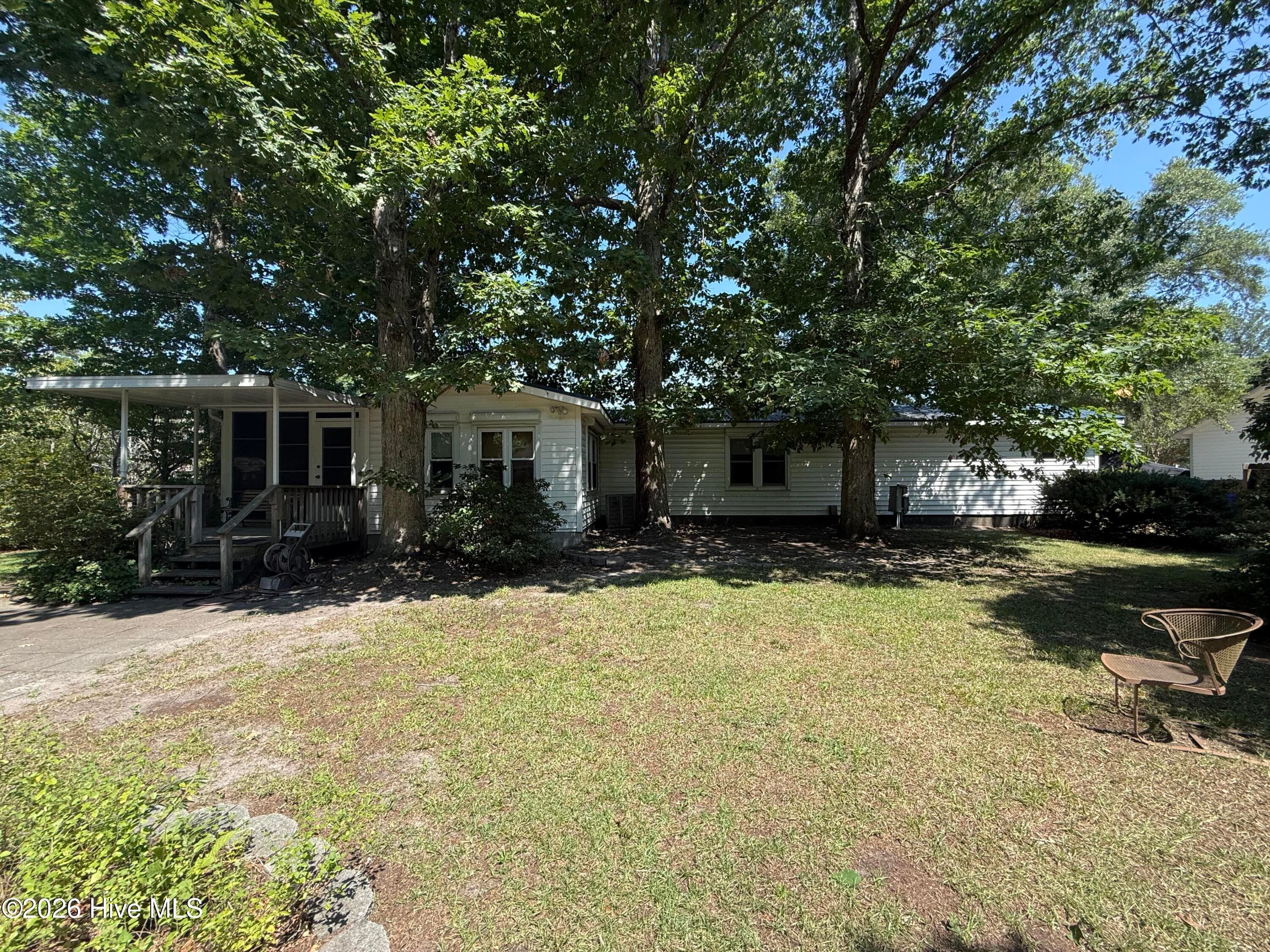 Manufactured Home at 114 Lejeune Road, Cape Carteret, NC 28584, photo 3 of 57