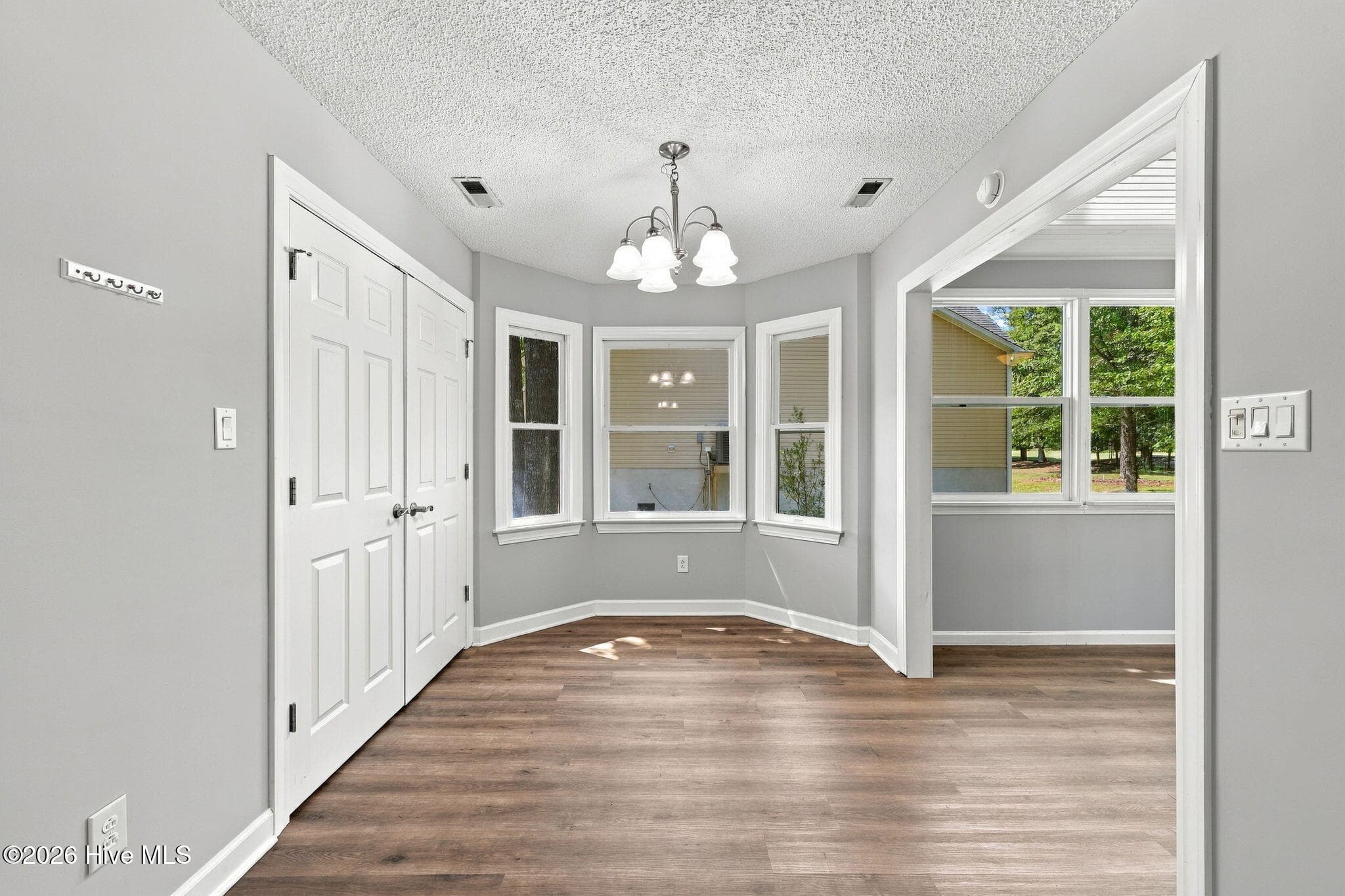 Single Family Residence at 1122 Barkentine Drive, New Bern, NC 28560, photo 3 of 5