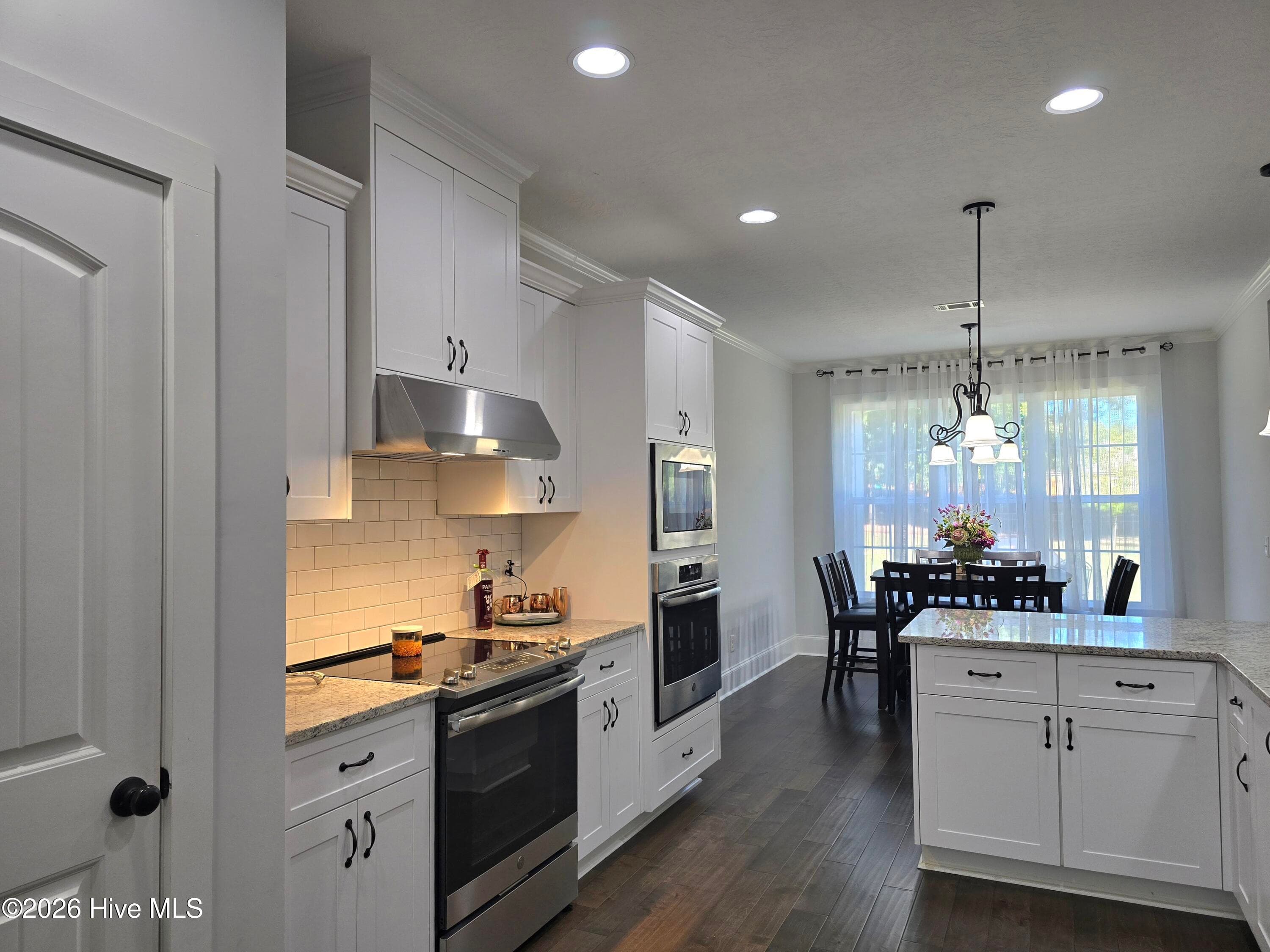 Two ovens! - 2016 Edenberry Row, Beech Island, SC 29842
