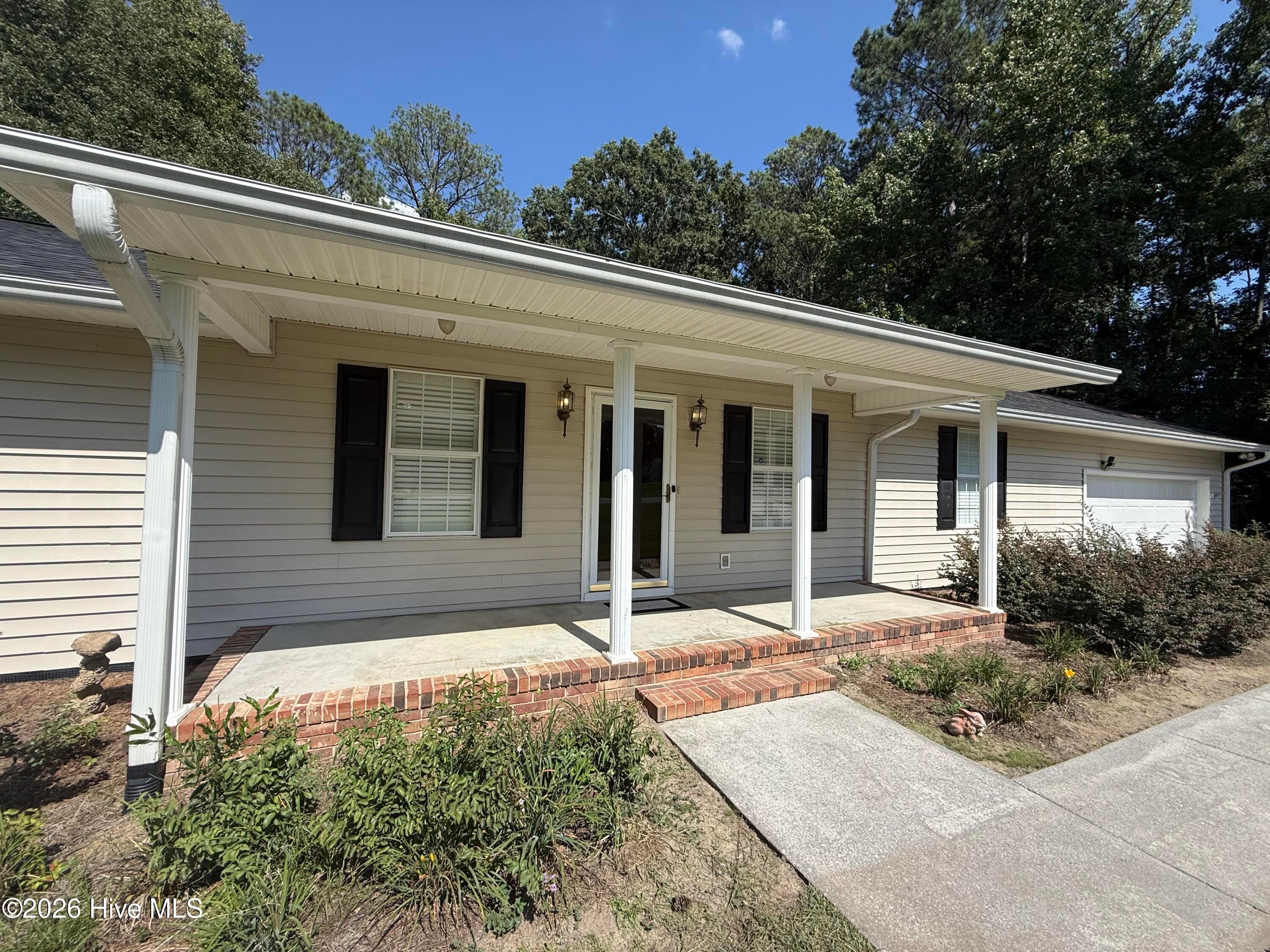 Single Family Residence at 422 King Lane, Thomson, GA 30824, photo 2 of 22