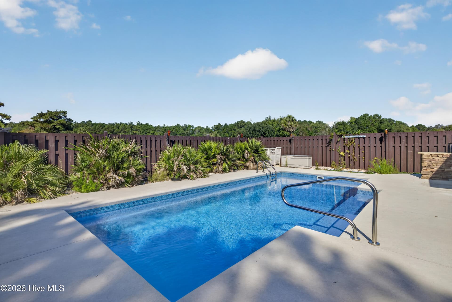 Single Family Residence at 106 Bogey Court, Hampstead, NC 28443, photo 10 of 52