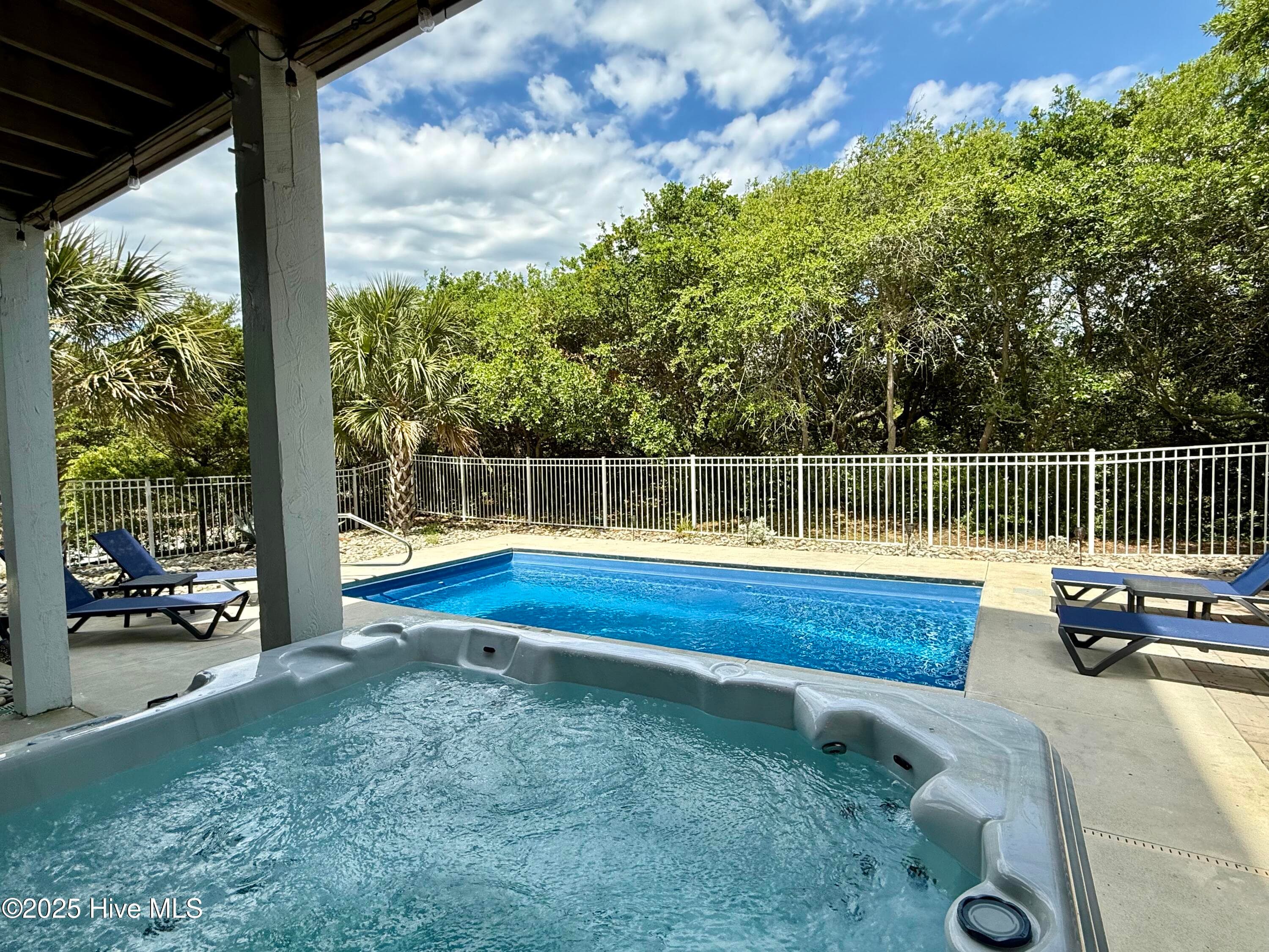 Single Family Residence at 6 Bottlenose Boulevard, North Topsail Beach, NC 28460, photo 6 of 51