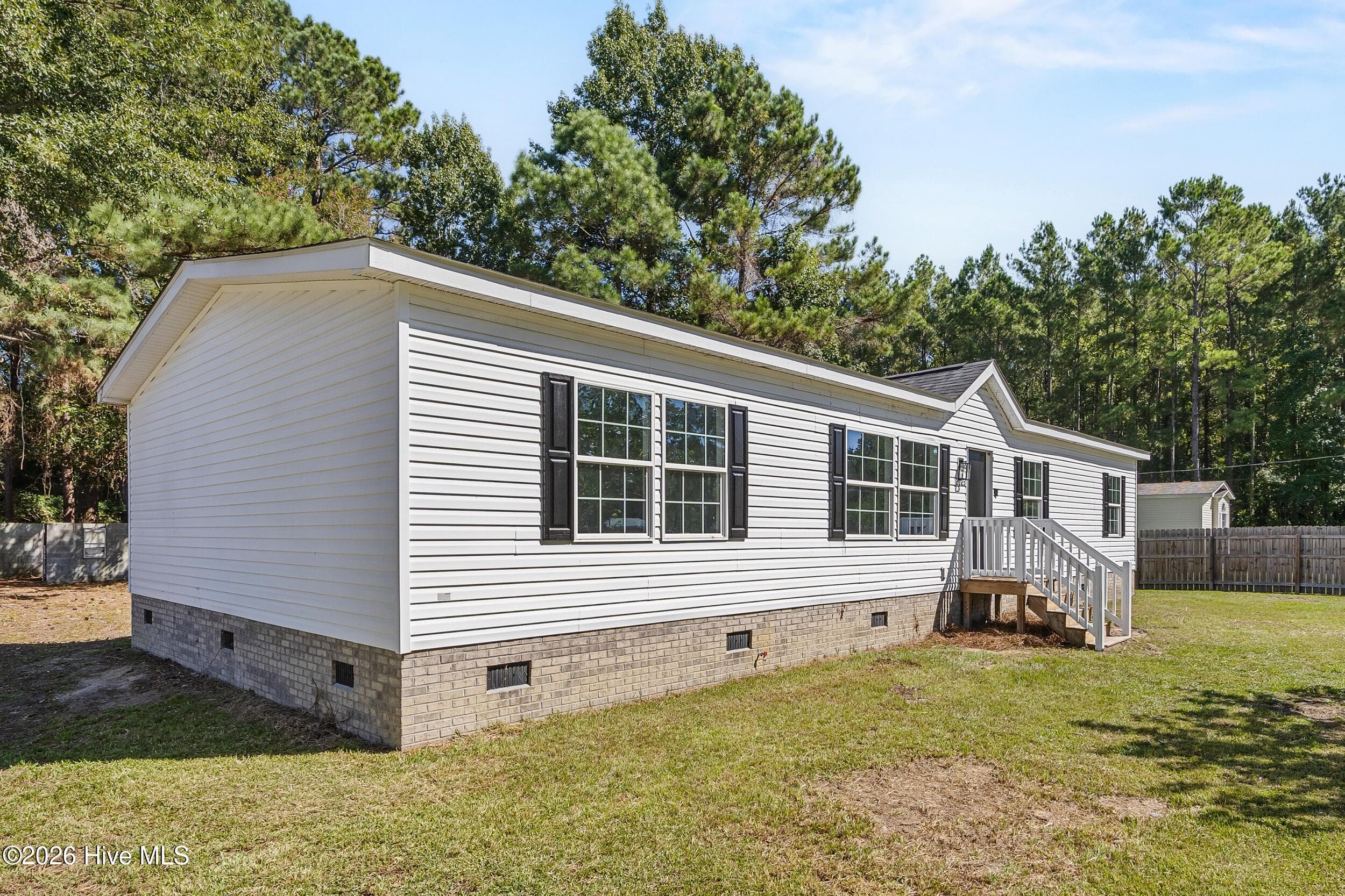 Manufactured Home at 2025 Teresa Drive, Castle Hayne, NC 28429, photo 6 of 40