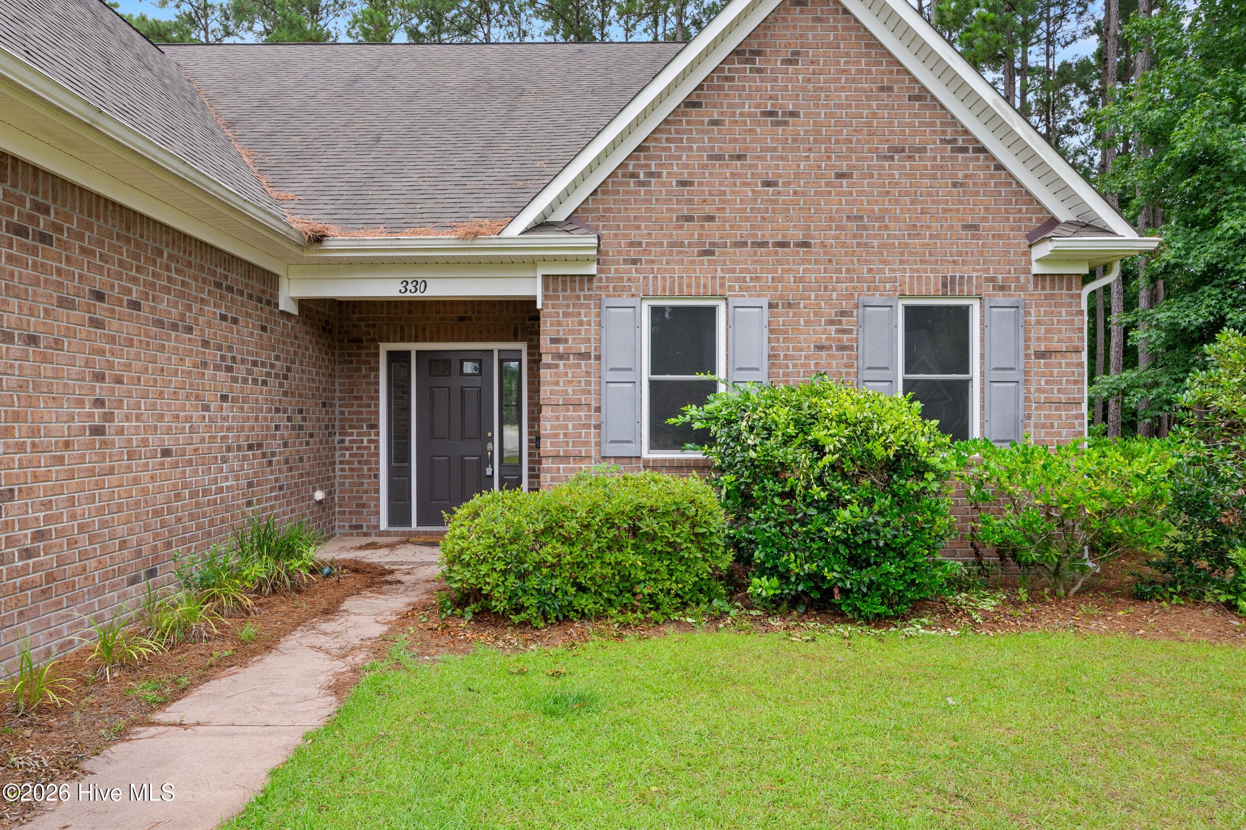 Single Family Residence at 330 Crown Pointe Drive, Hampstead, NC 28443, photo 7 of 51