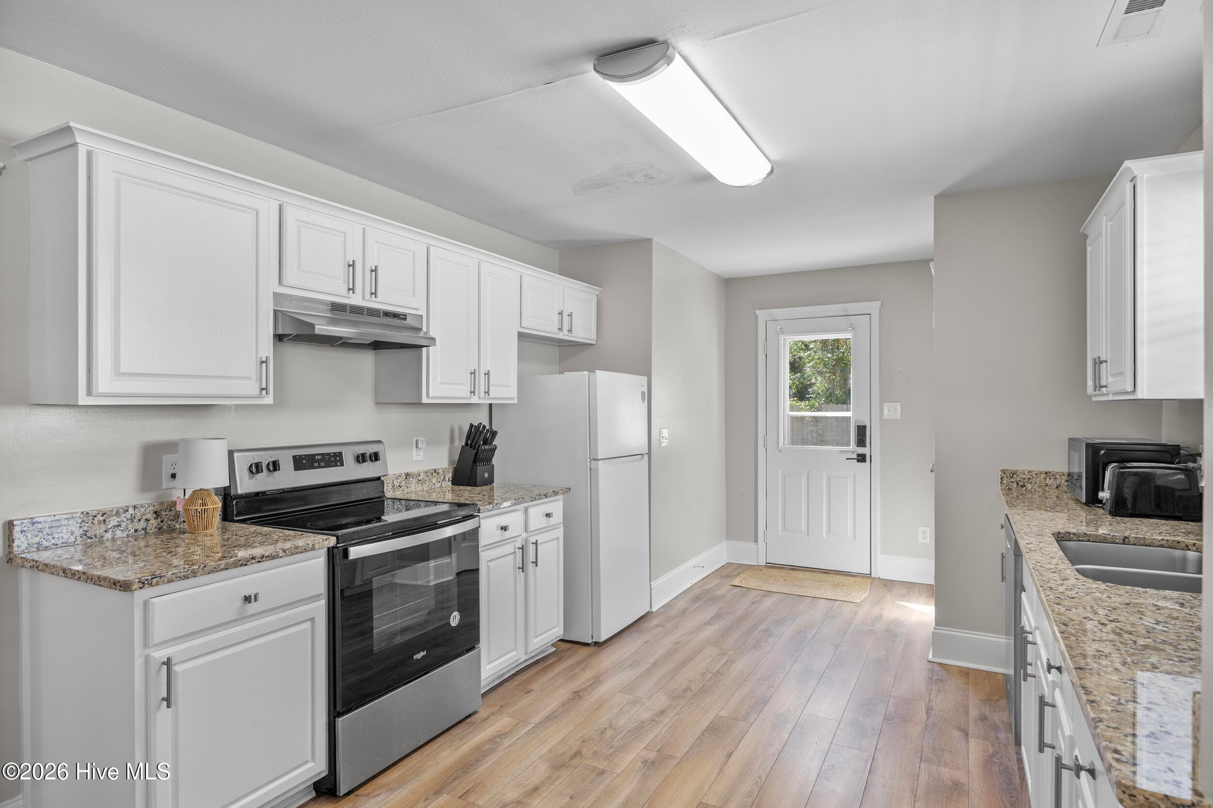 Single Family Residence at 1112 S 10th Street, Wilmington, NC 28401, photo 6 of 27