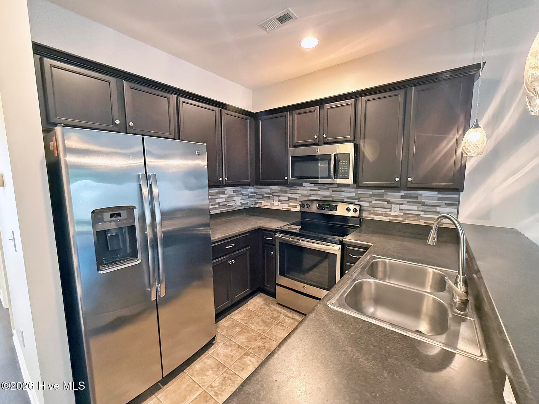 Townhouse at 4312 Eleuthera Lane, Wilmington, NC 28412, photo 10 of 40