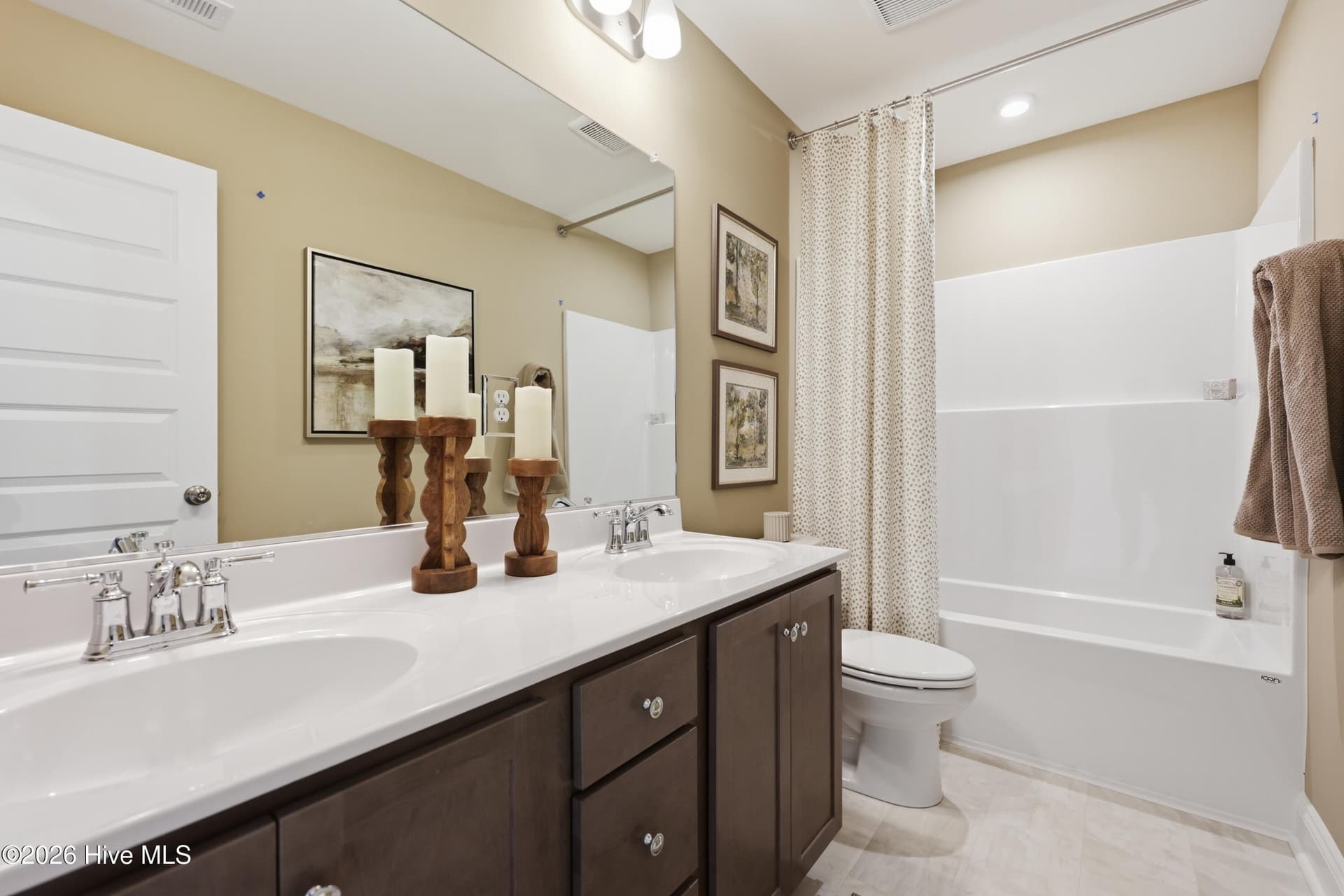 Single Family Residence at 1048 Fawn Valley Way, Wilmington, NC 28409, photo 28 of 36