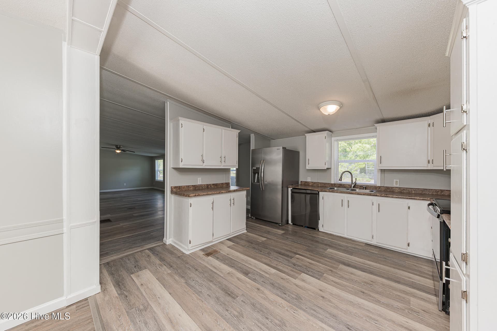 Manufactured Home at 122 Woodbrook Drive, Midway Park, NC 28544, photo 8 of 47