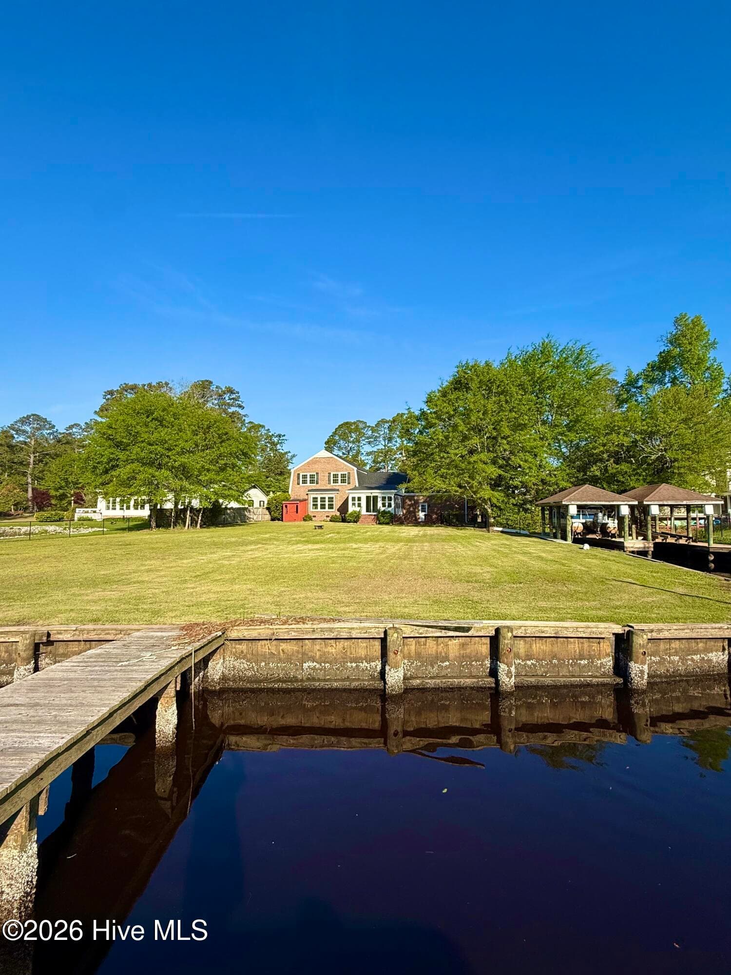 Single Family Residence at 236 Shoreline Drive, New Bern, NC 28562, photo 3 of 71