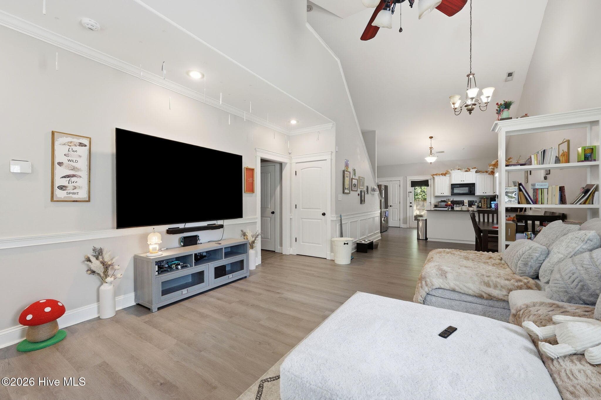 Single Family Residence at 402 Satterfield Drive, New Bern, NC 28560, photo 5 of 42