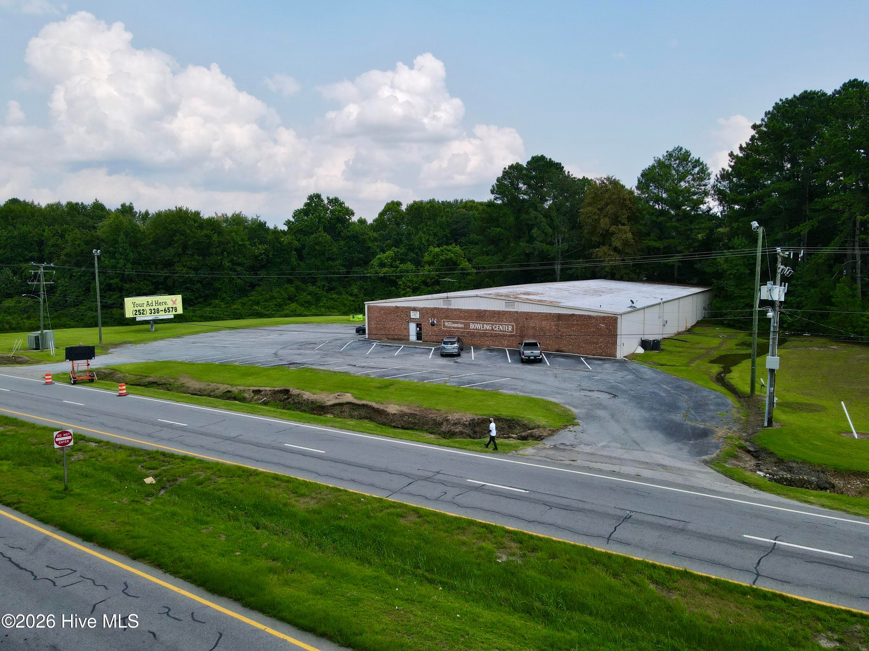 Improved at 915 E Boulevard, Williamston, NC 27892, photo 4 of 17