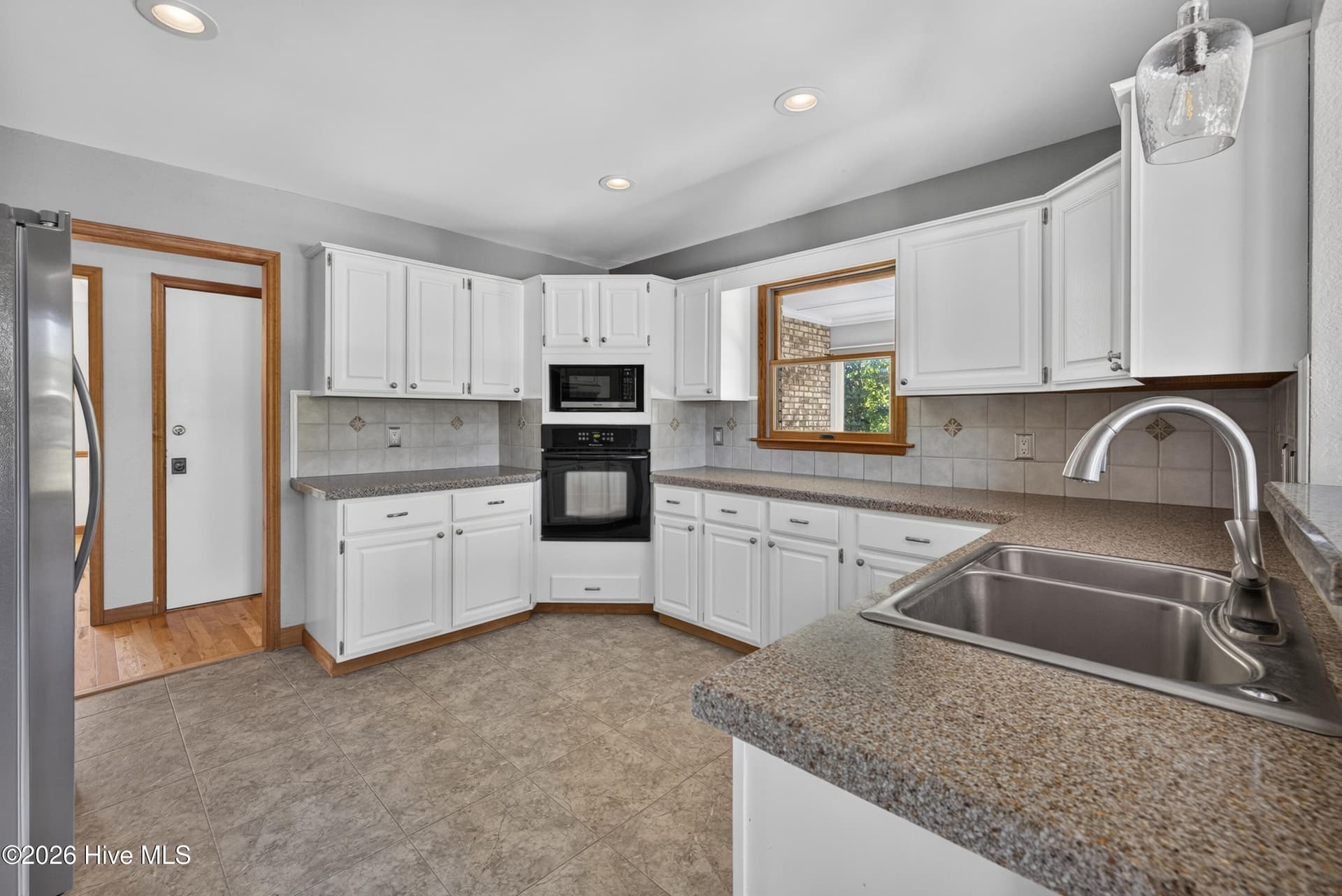 Single Family Residence at 106 Bogey Court, Hampstead, NC 28443, photo 23 of 52