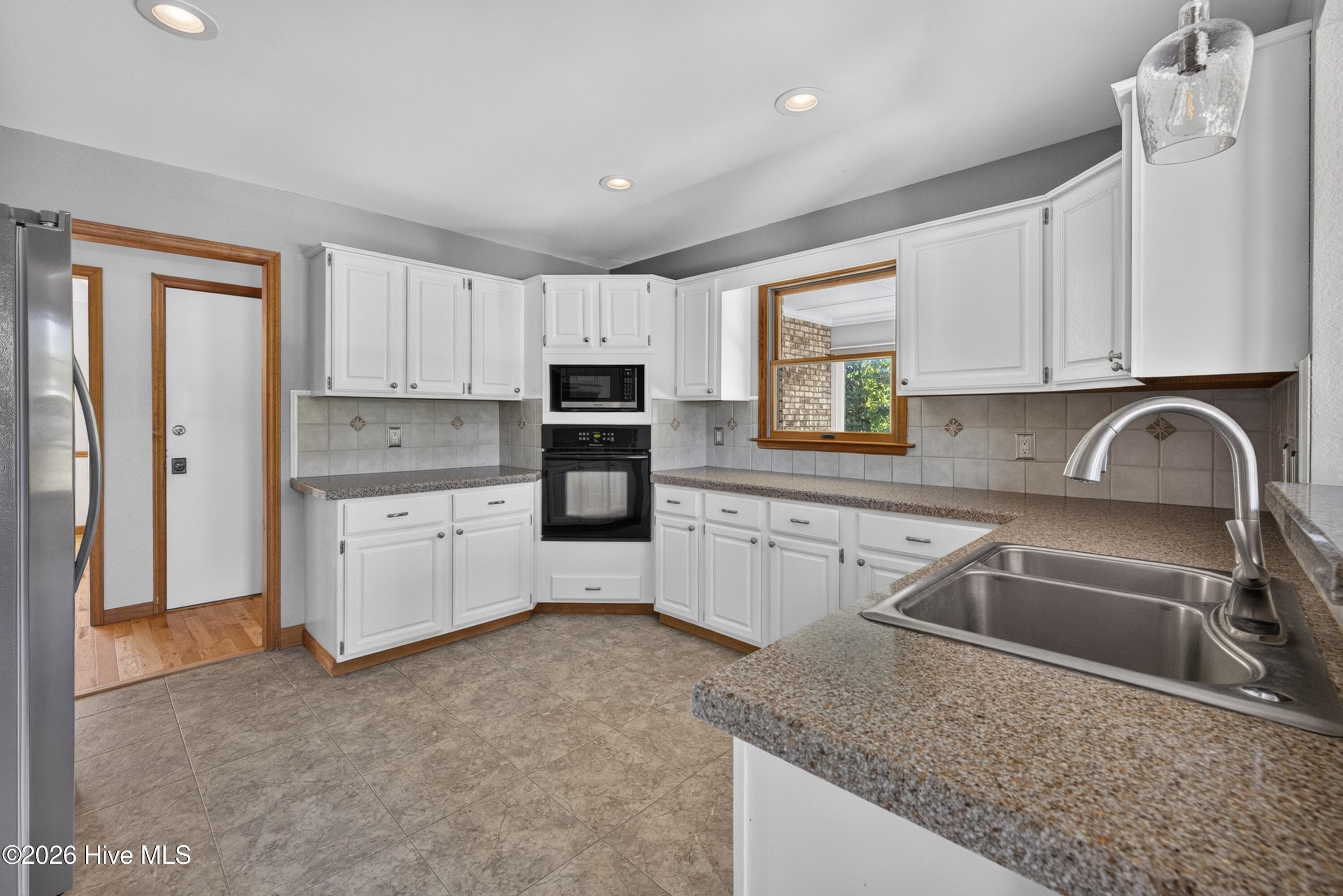 Single Family Residence at 106 Bogey Court, Hampstead, NC 28443, photo 23 of 52