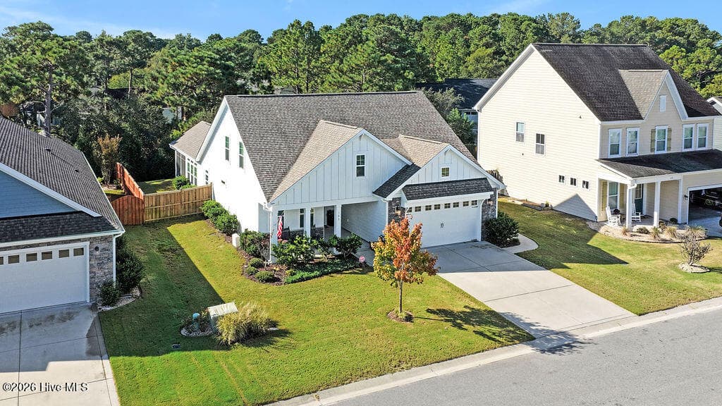 142 Rice Marsh Way - A well-appointed 3-Bed, 3-Bath 2,739 Sq Ft home with an enclosed 3-seasons room, extended patio and fully irrigated, beautifully landscaped yard. Close to the Cape Fear Ricer, Carolina Beach, dining, shopping and entertainment, Halyburton Park, as well as walking and hiking trails, this home has it all! - 142 Rice Marsh Way, Wilmington, NC 28412