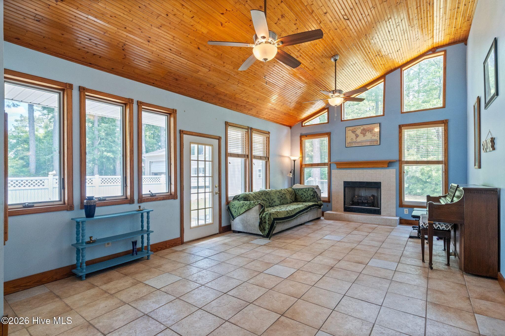 MAIN HOUSE - Family Room - 113 Willetts Drive, Boiling Spring Lakes, NC 28461