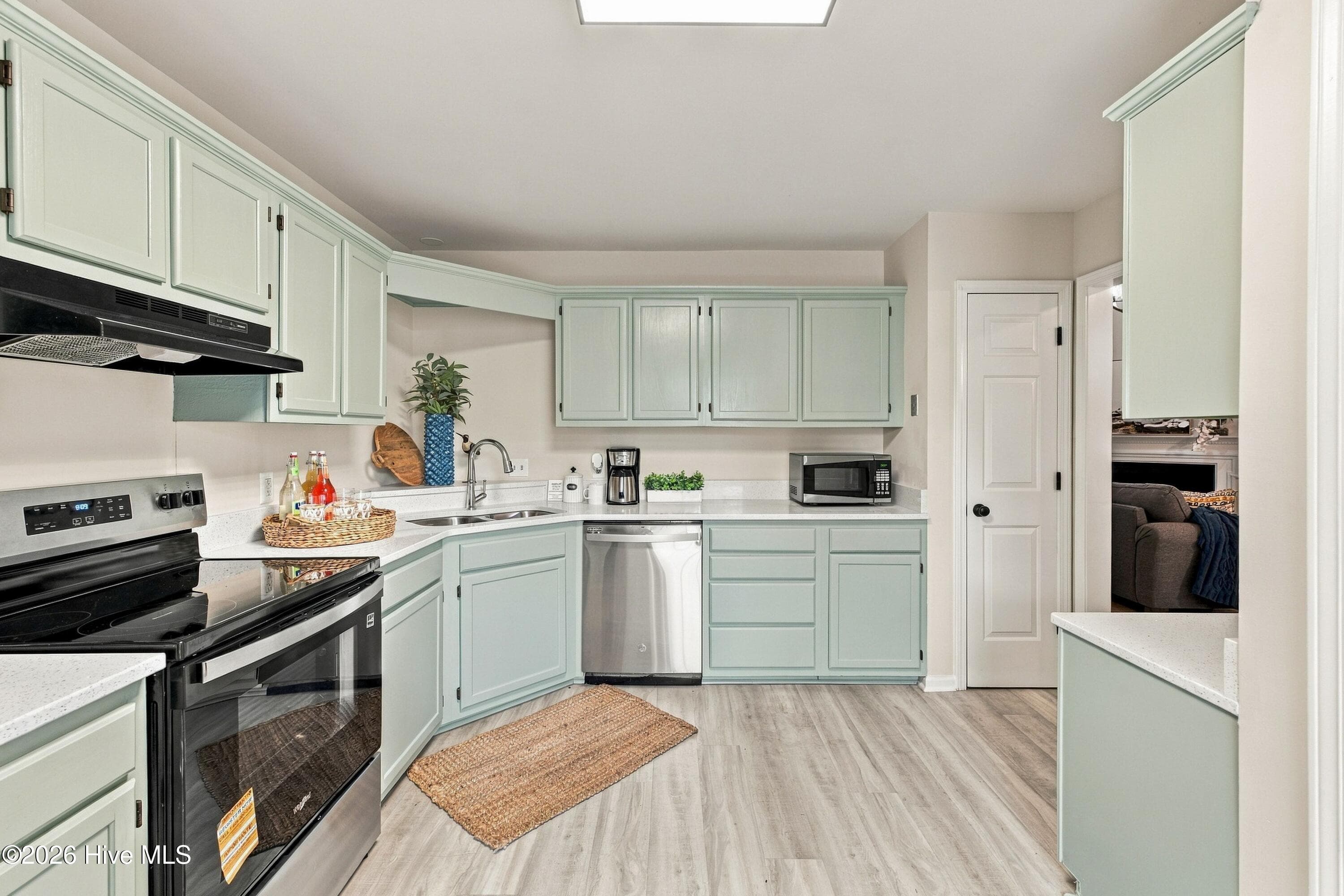 Single Family Residence at 2704 Manor Court, Wilmington, NC 28405, photo 12 of 51