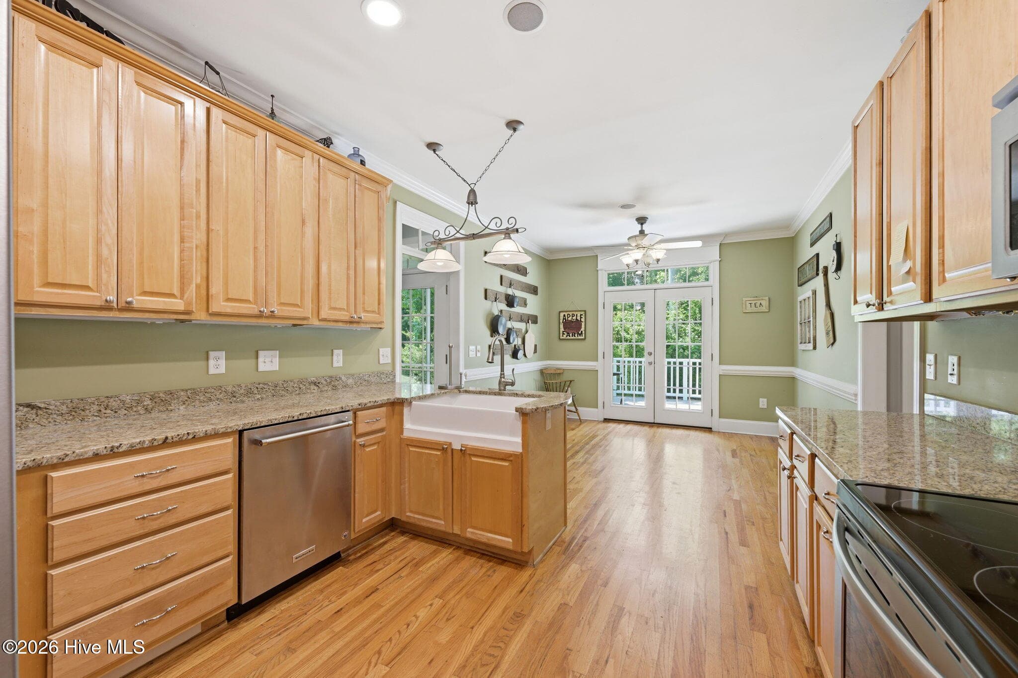 Single Family Residence at 202 Emmen Road, New Bern, NC 28562, photo 7 of 50