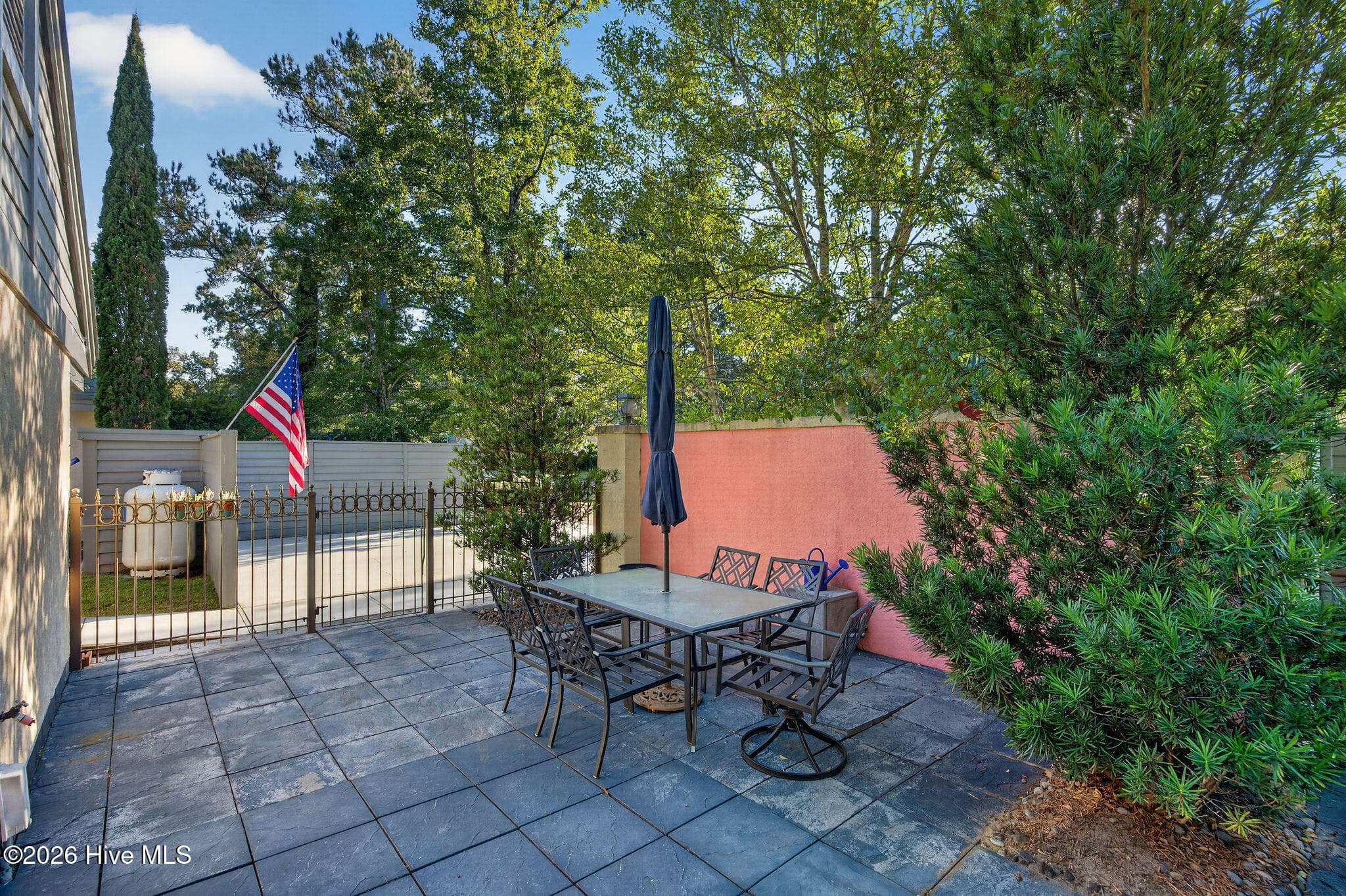 Single Family Residence at 1425 Suncourt Villa Drive, Wilmington, NC 28409, photo 3 of 5