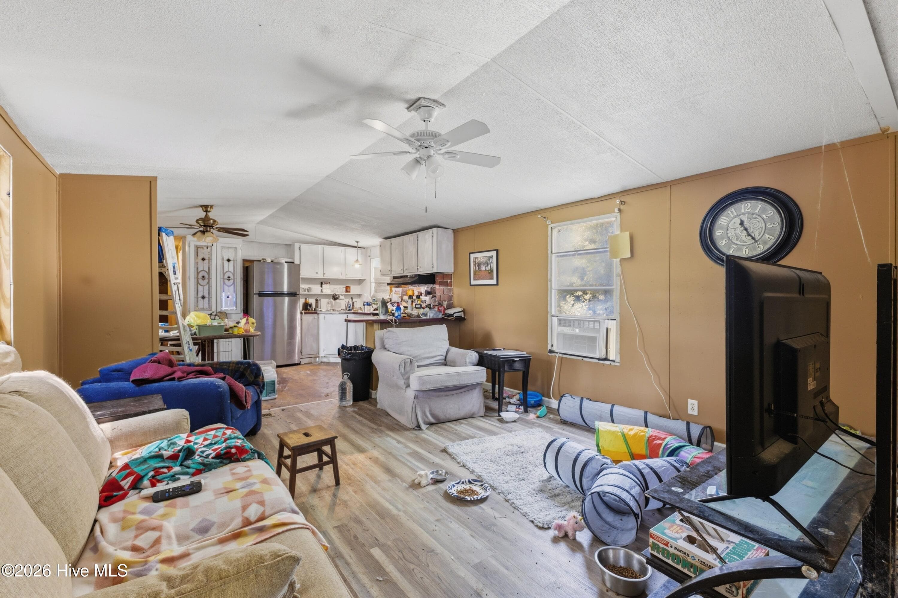 Manufactured Home at 315 Messer Loop Road, Burgaw, NC 28425, photo 5 of 16