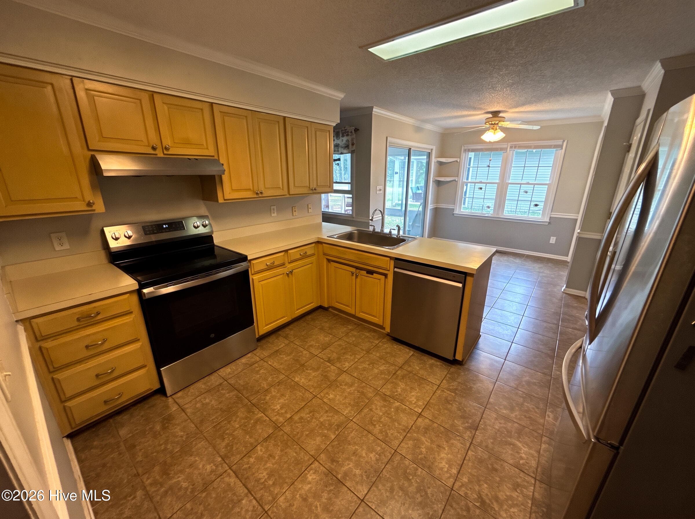 Single Family Residence at 1811 Caracara Drive, New Bern, NC 28560, photo 6 of 29