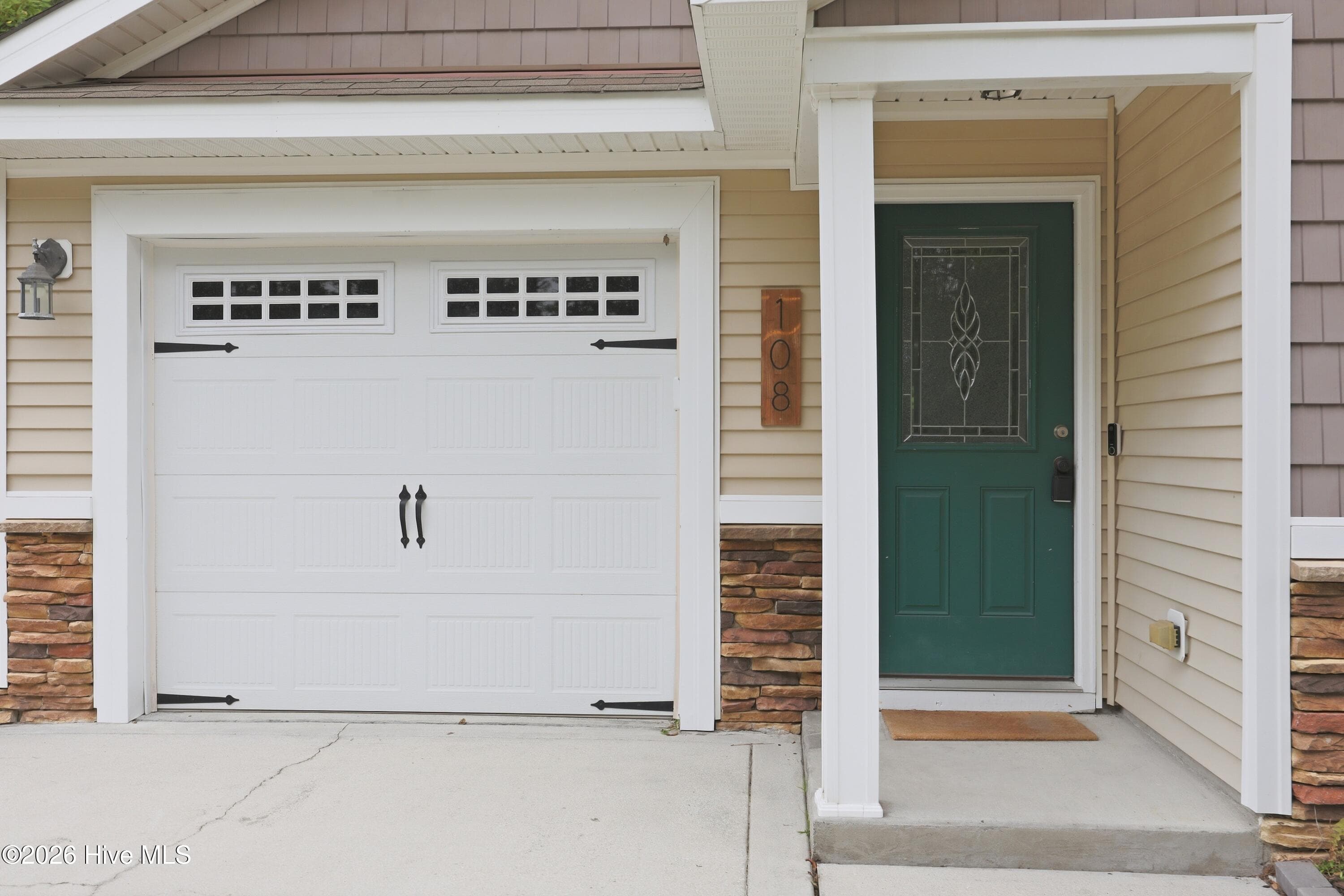Single Family Residence at 108 Oyster Landing Drive, Sneads Ferry, NC 28460, photo 5 of 42