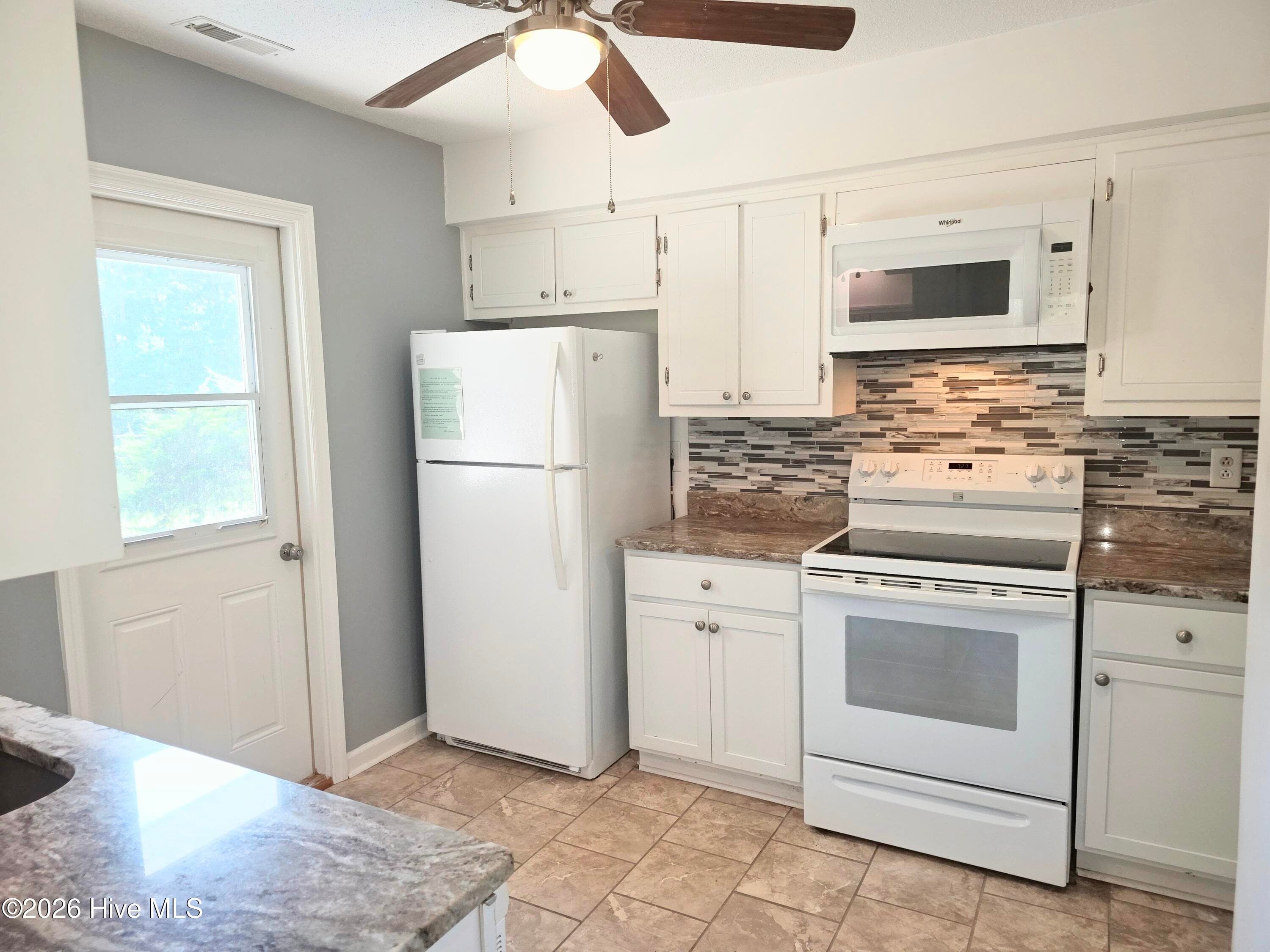 Townhouse at 114 Quarterdeck, New Bern, NC 28562, photo 19 of 33