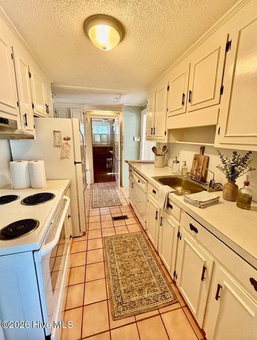 Kitchen - 7886 Nc 222, Fountain, NC 27829