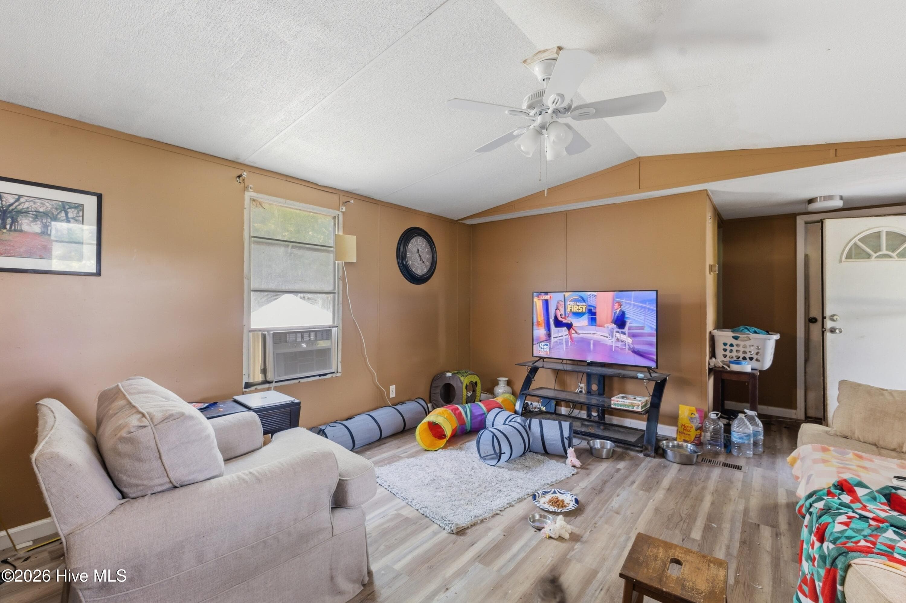 Manufactured Home at 315 Messer Loop Road, Burgaw, NC 28425, photo 7 of 16