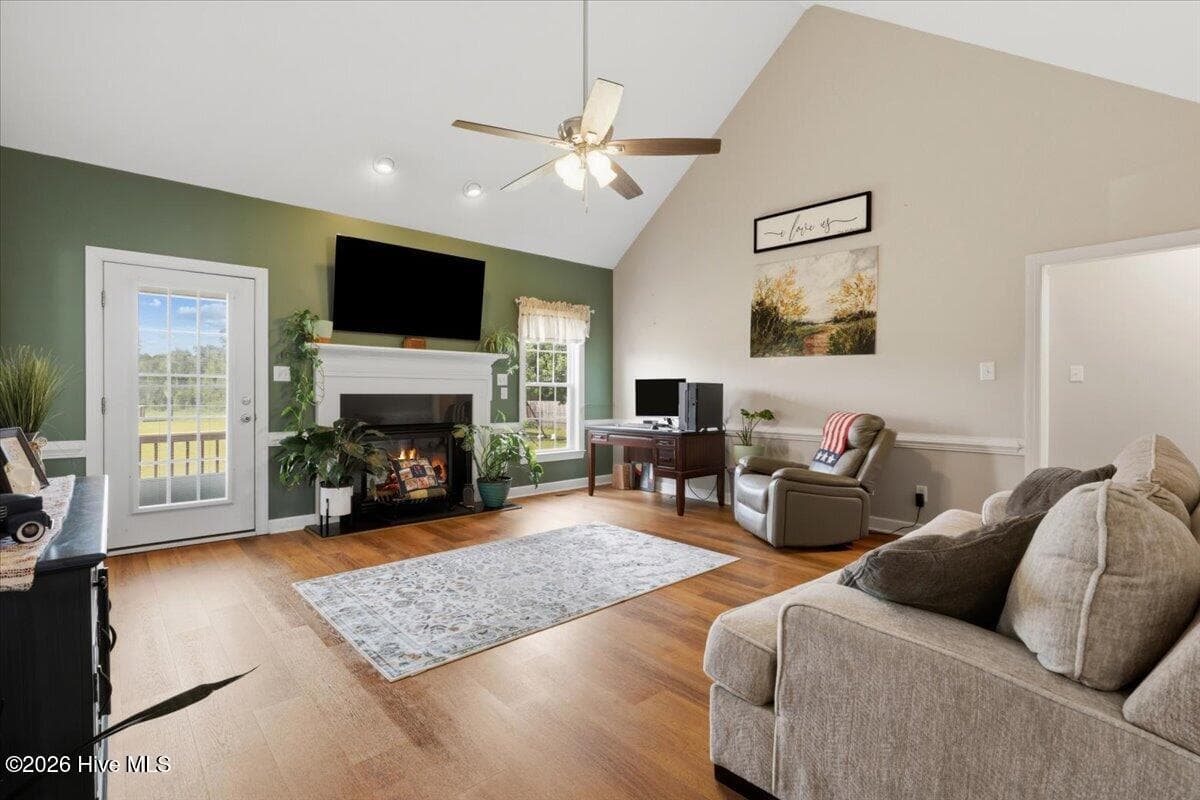 Living Room with Vaulted Ceiling - 105 Pointe Drive, La Grange, NC 28551