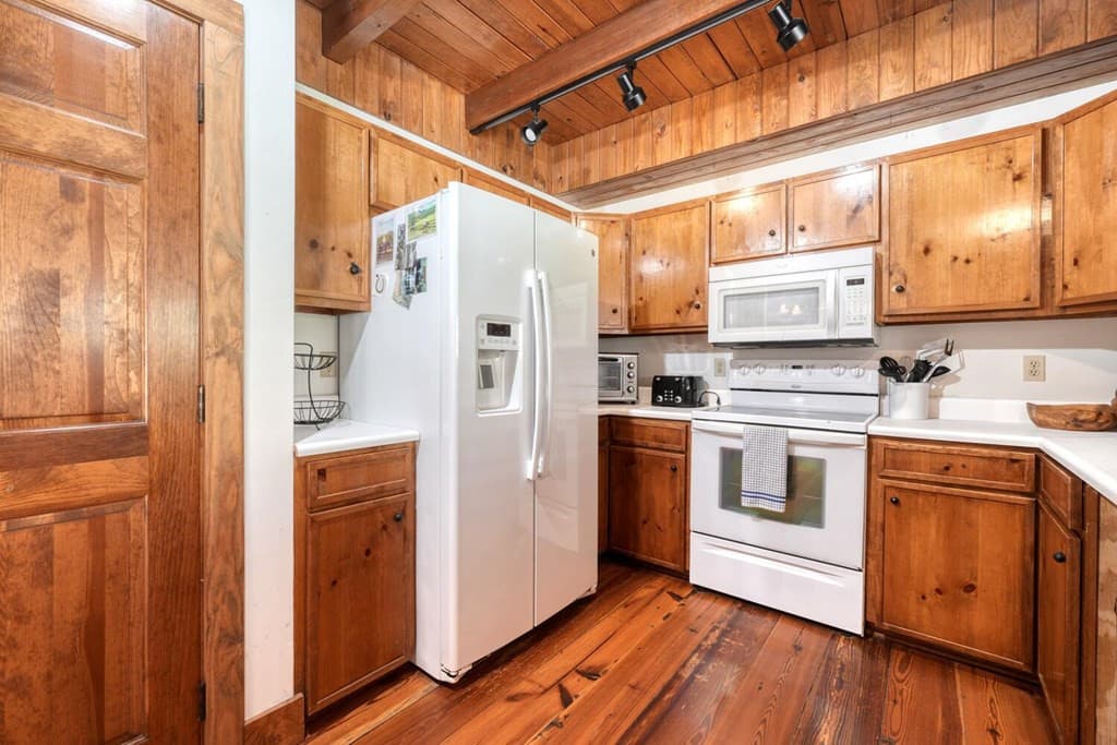 Residential at 575 Carolina Springs Lane, Franklin, NC 28734, photo 16 of 68