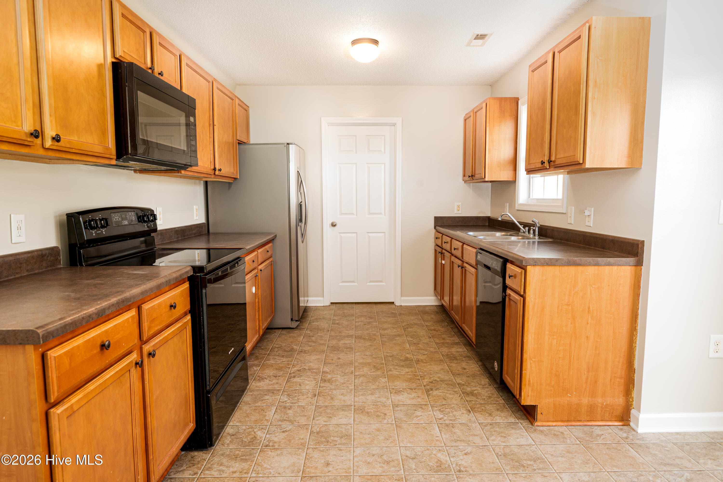 Single Family Residence at 2946 Judge Manly Drive, New Bern, NC 28562, photo 9 of 25